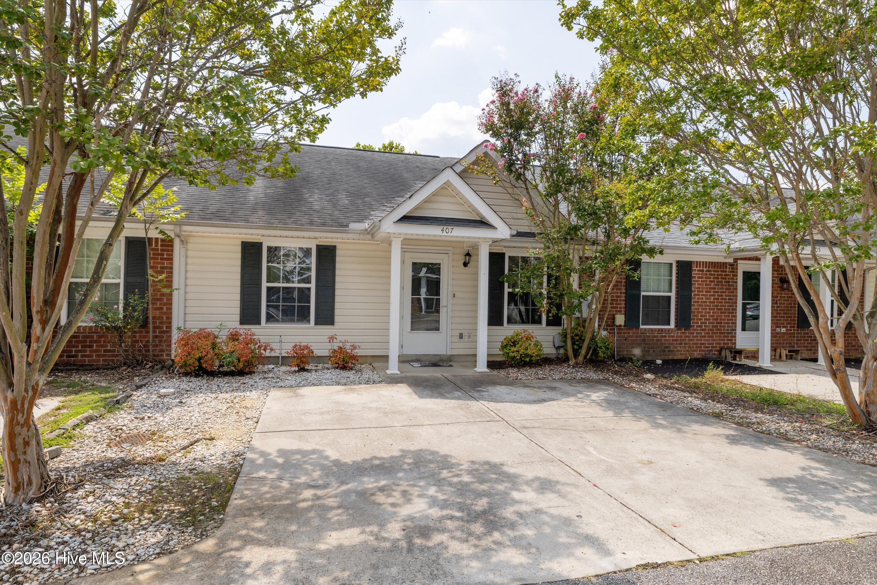 407 Flowing Creek Drive Property Photo 3
