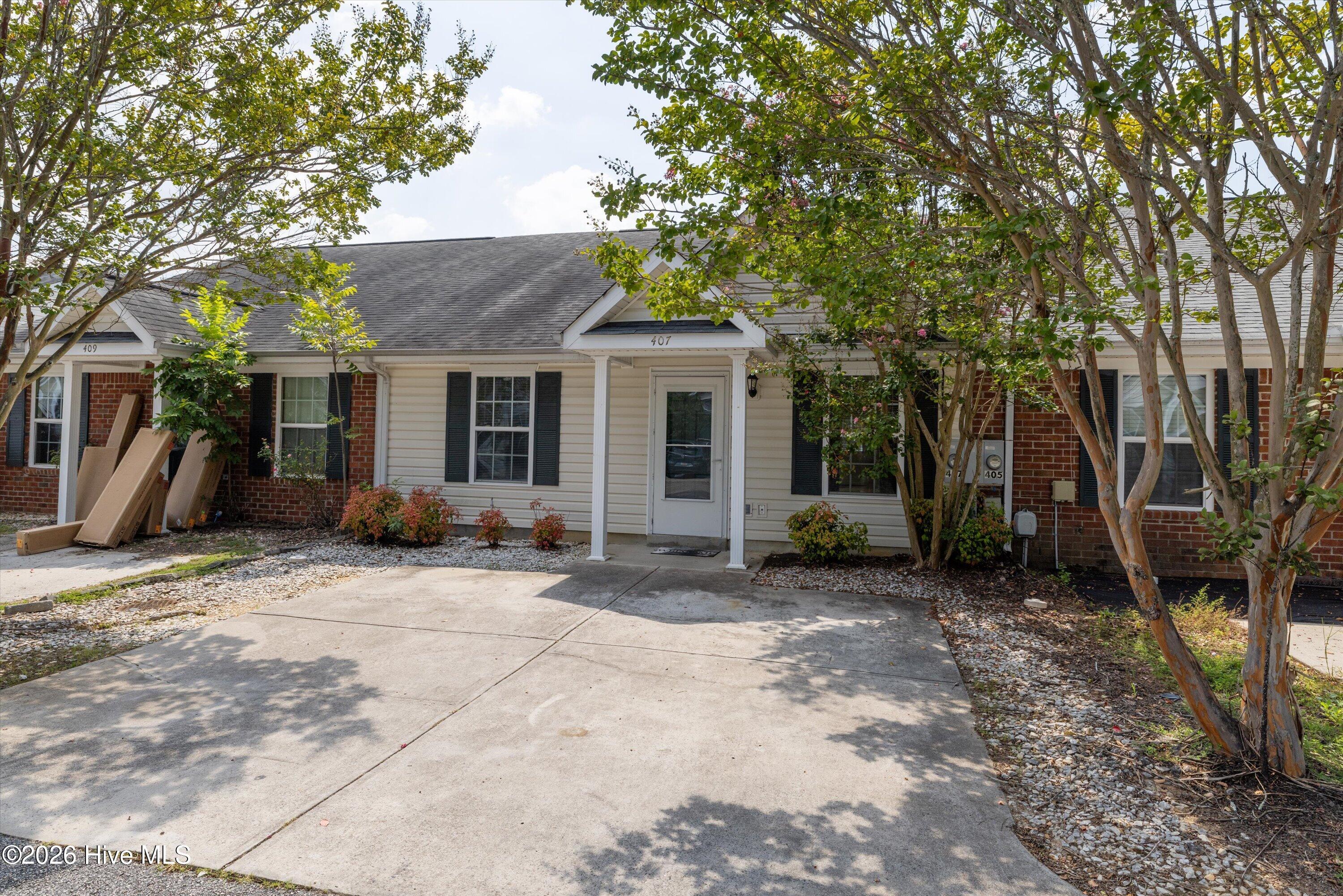 407 Flowing Creek Drive Property Photo 4