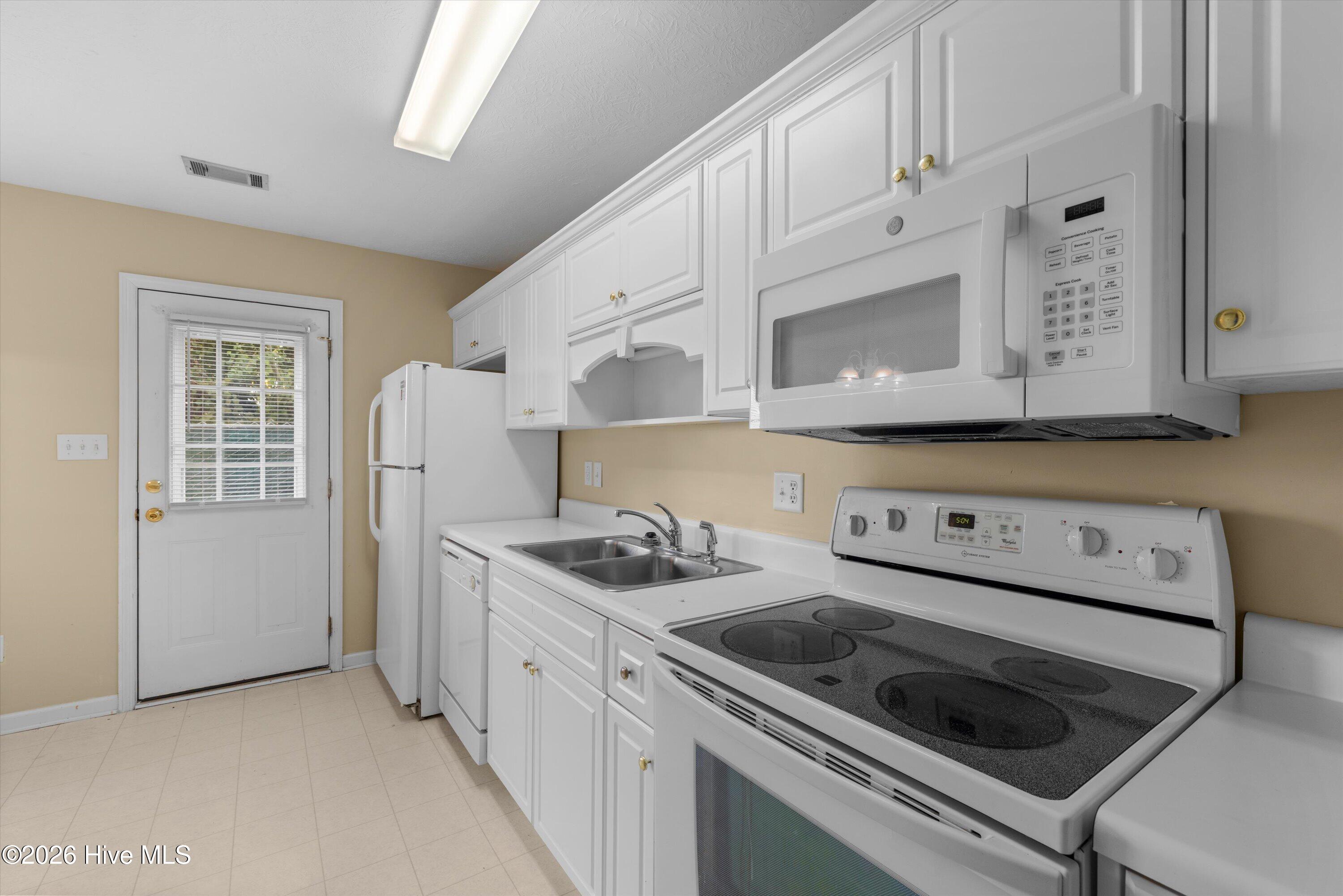 407 Flowing Creek Drive Property Photo 18