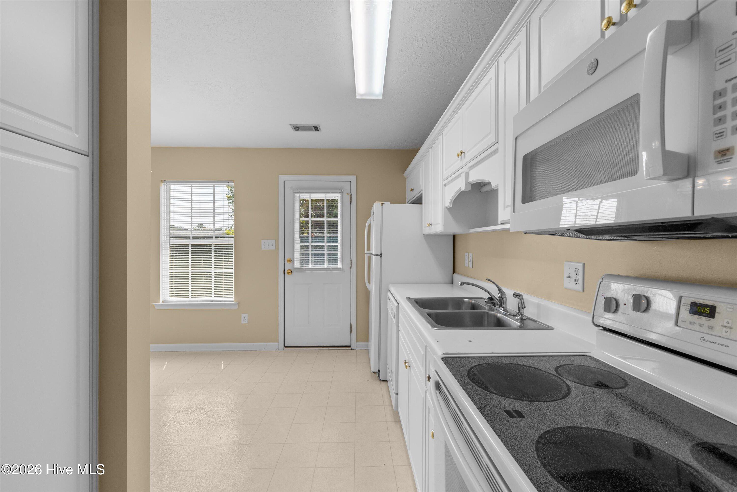 407 Flowing Creek Drive Property Photo 19