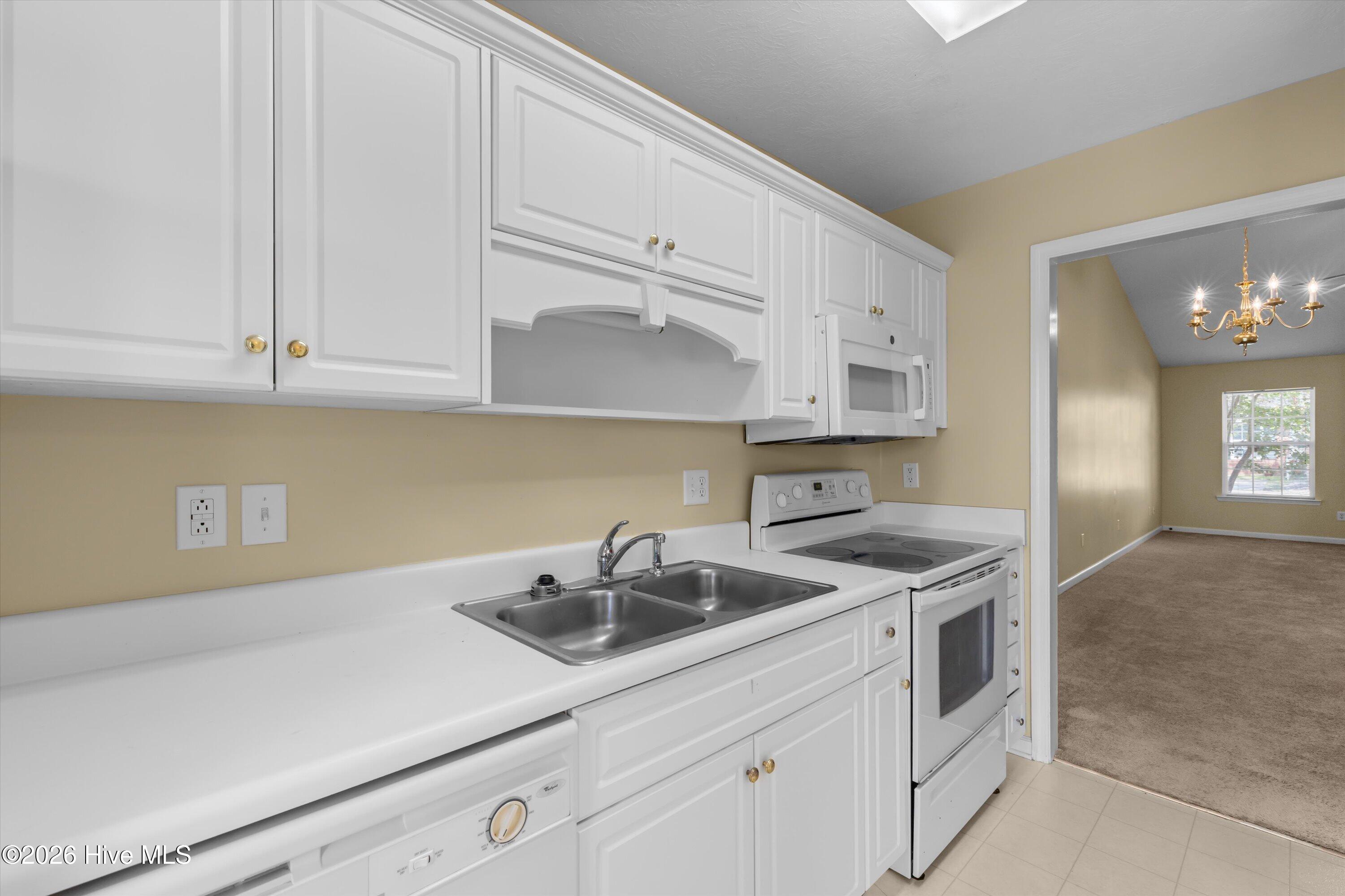407 Flowing Creek Drive Property Photo 20