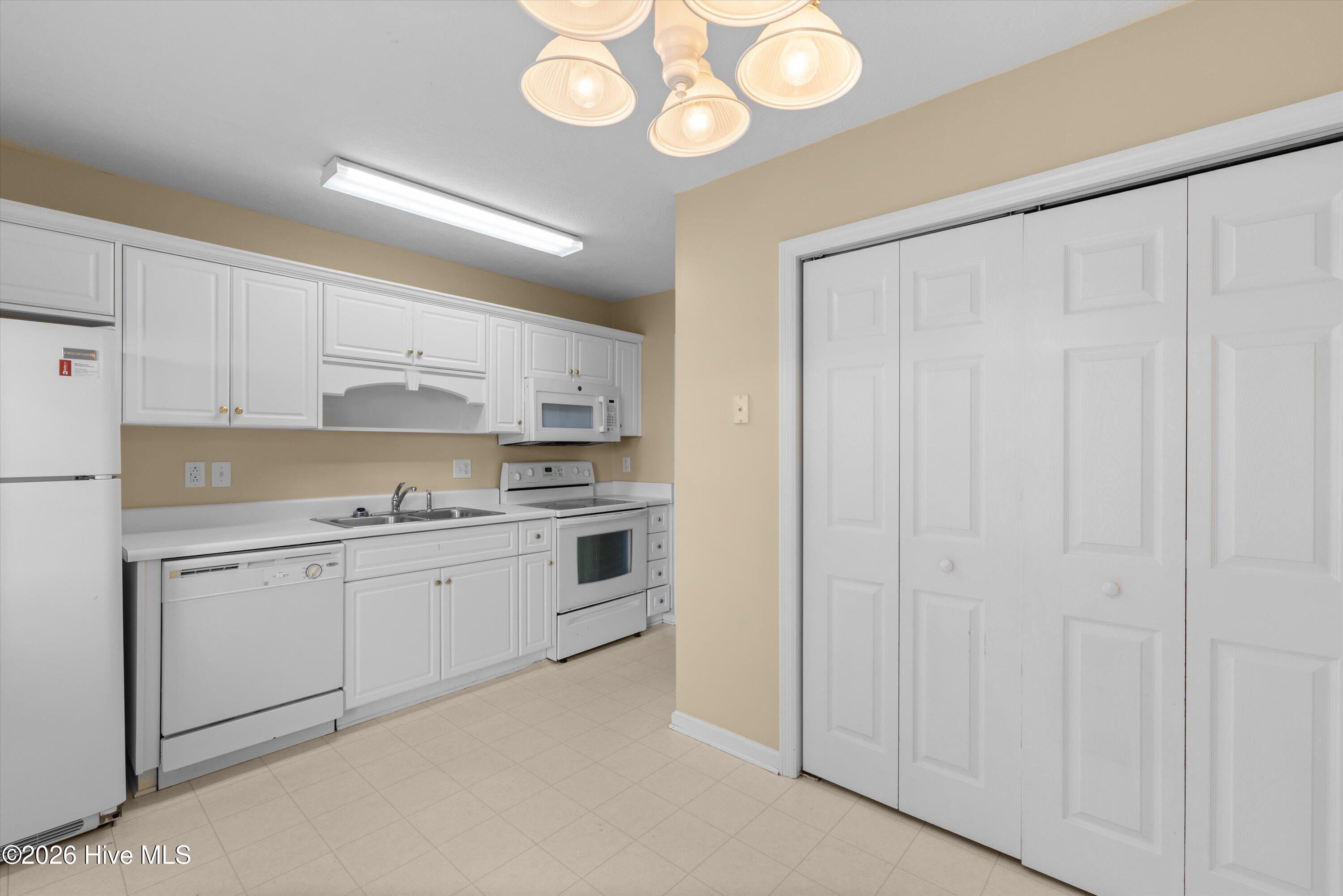 407 Flowing Creek Drive Property Photo 22