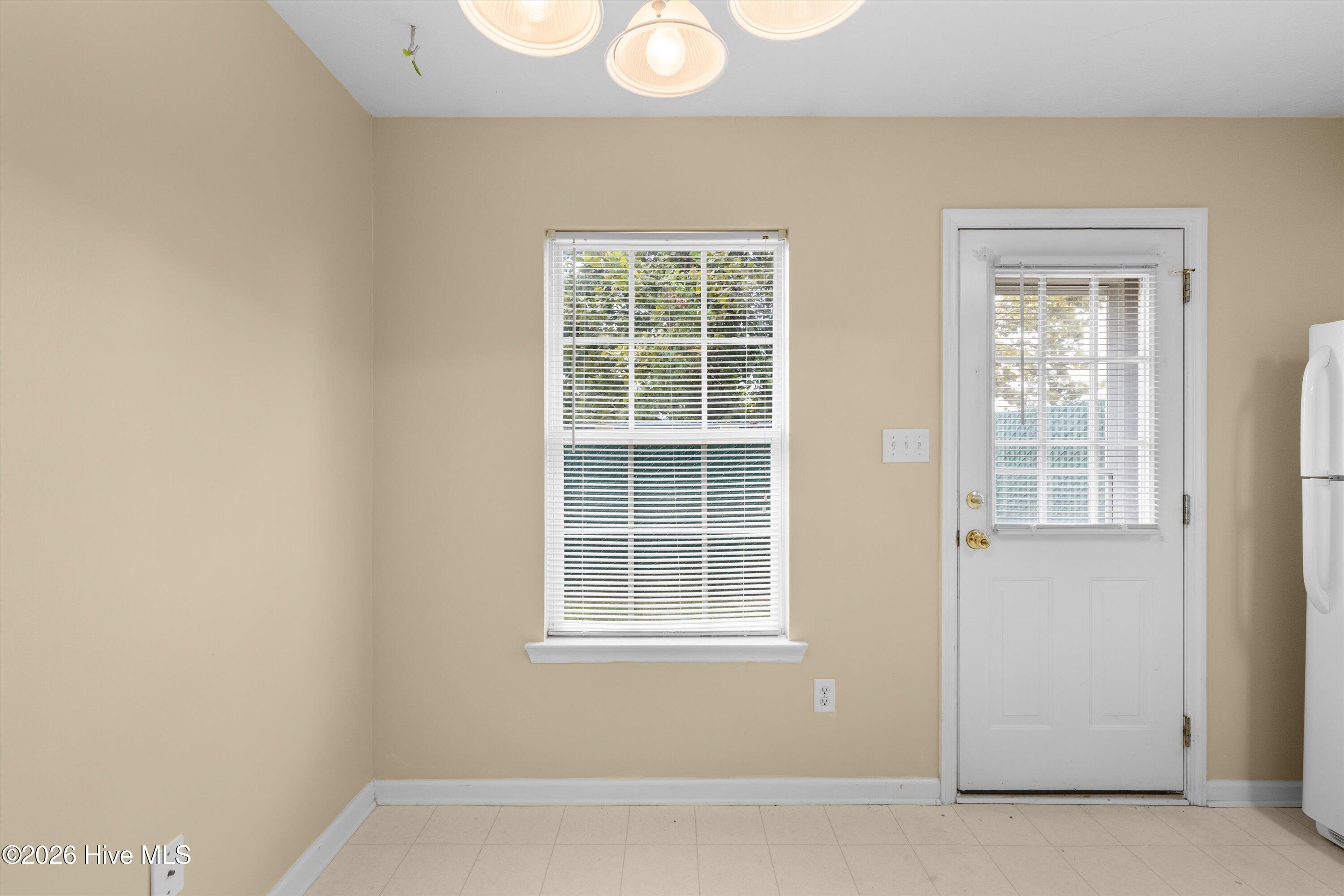 407 Flowing Creek Drive Property Photo 23