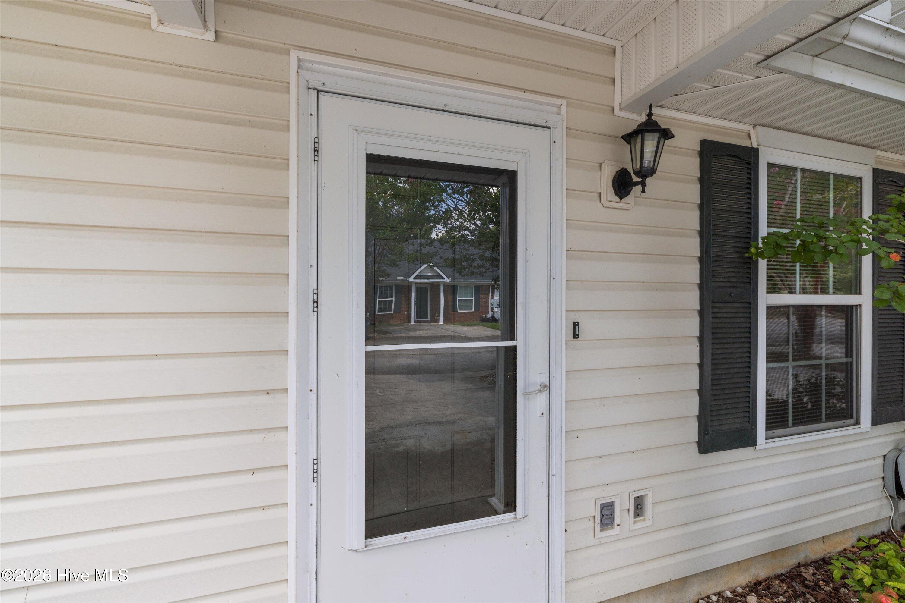 407 Flowing Creek Drive Property Photo 26