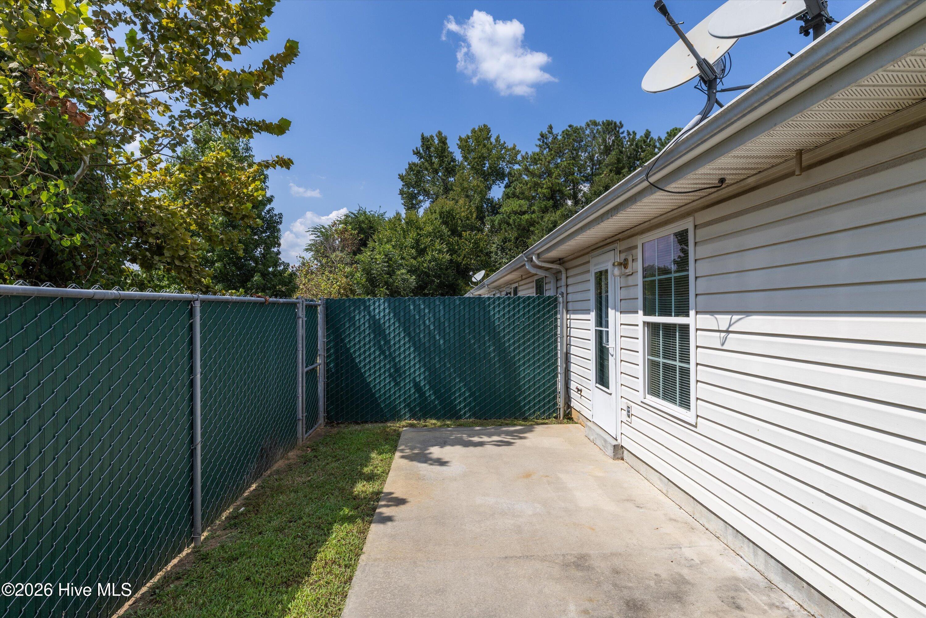 407 Flowing Creek Drive Property Photo 28