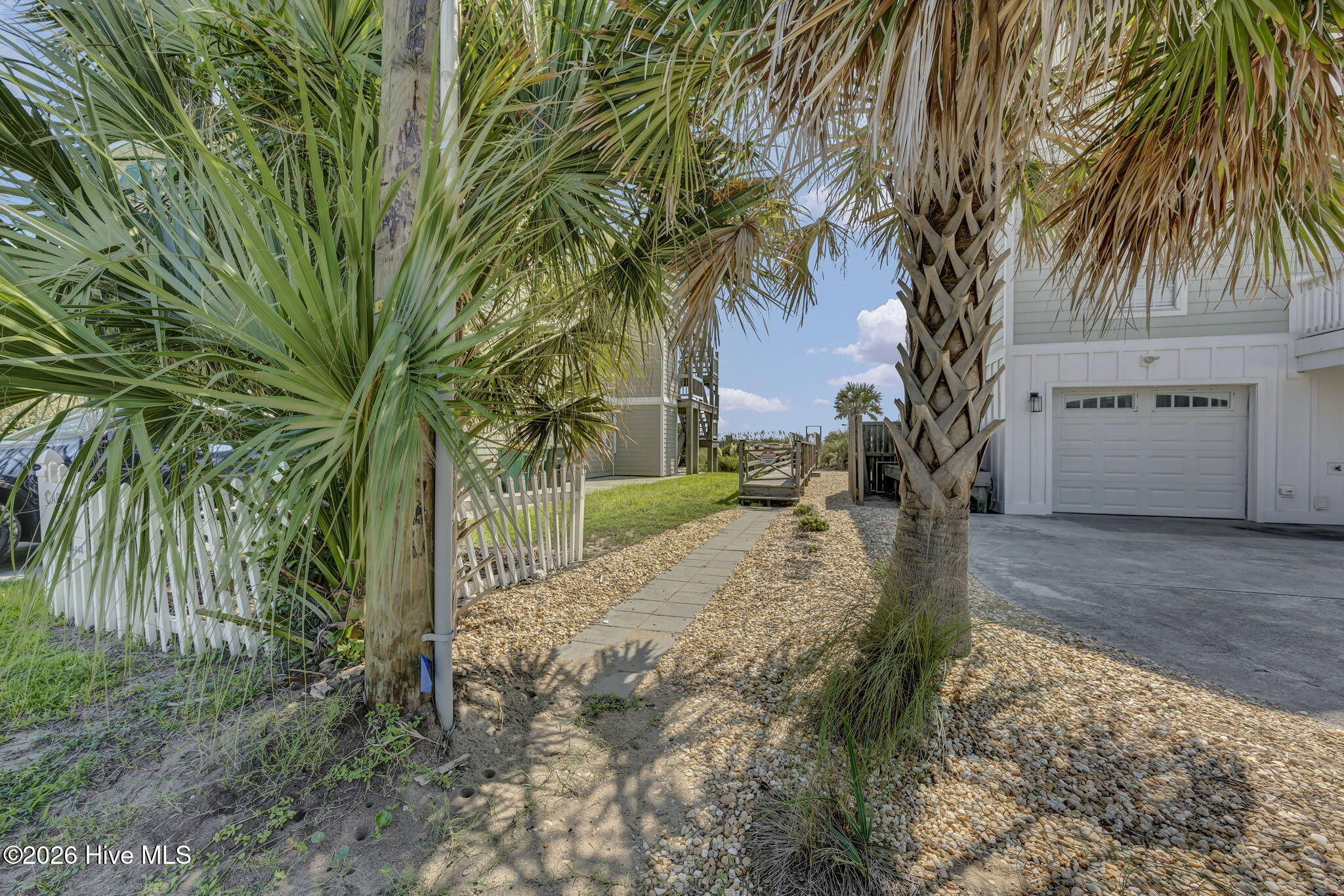 926 Fort Fisher Boulevard S Property Photo 4