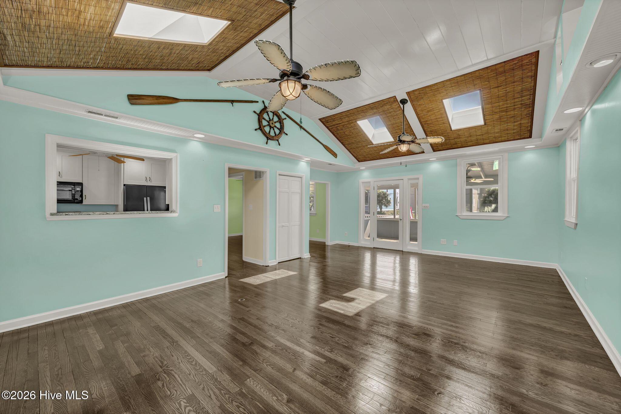 926 Fort Fisher Boulevard S Property Photo 11
