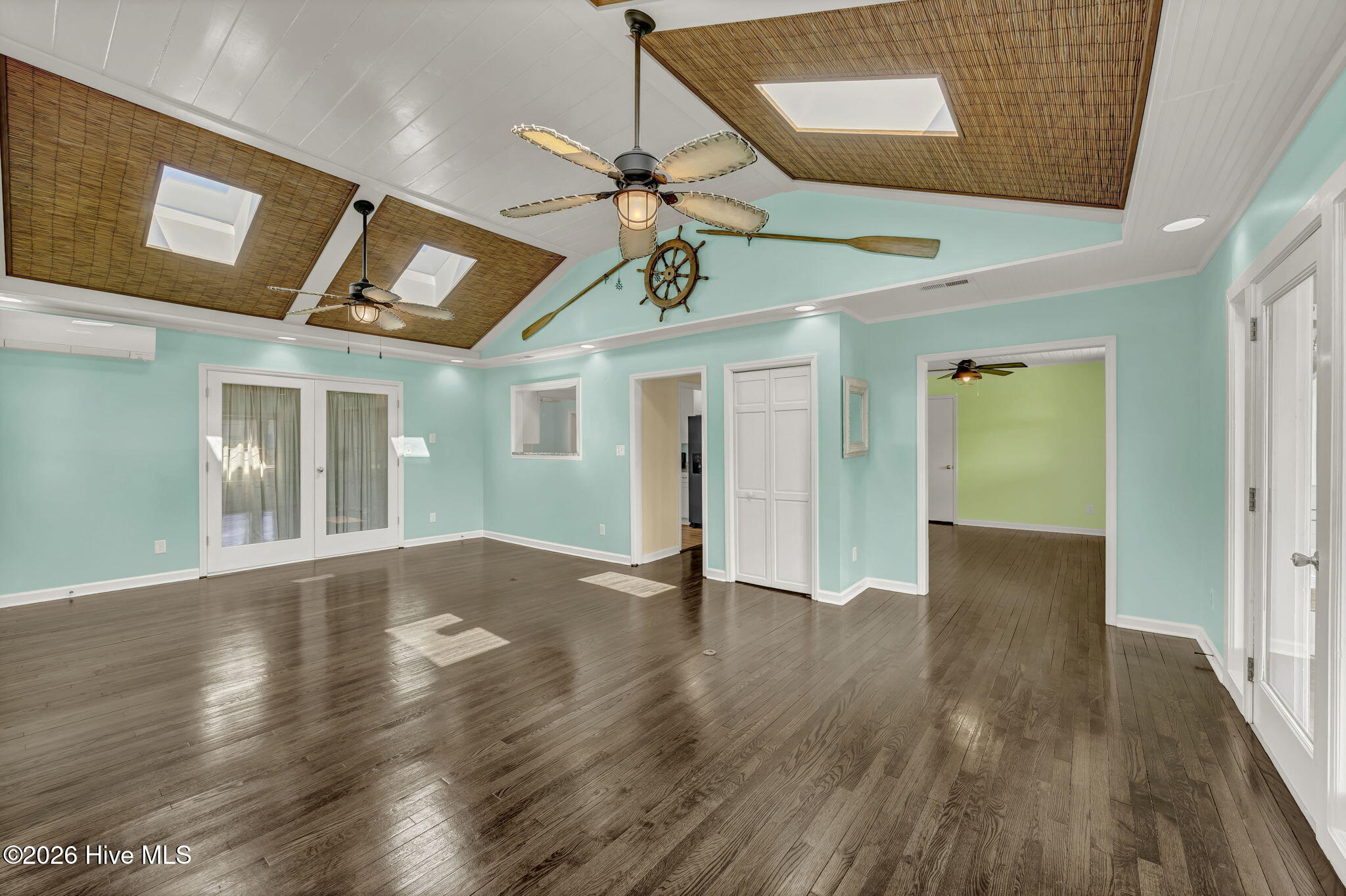 926 Fort Fisher Boulevard S Property Photo 12