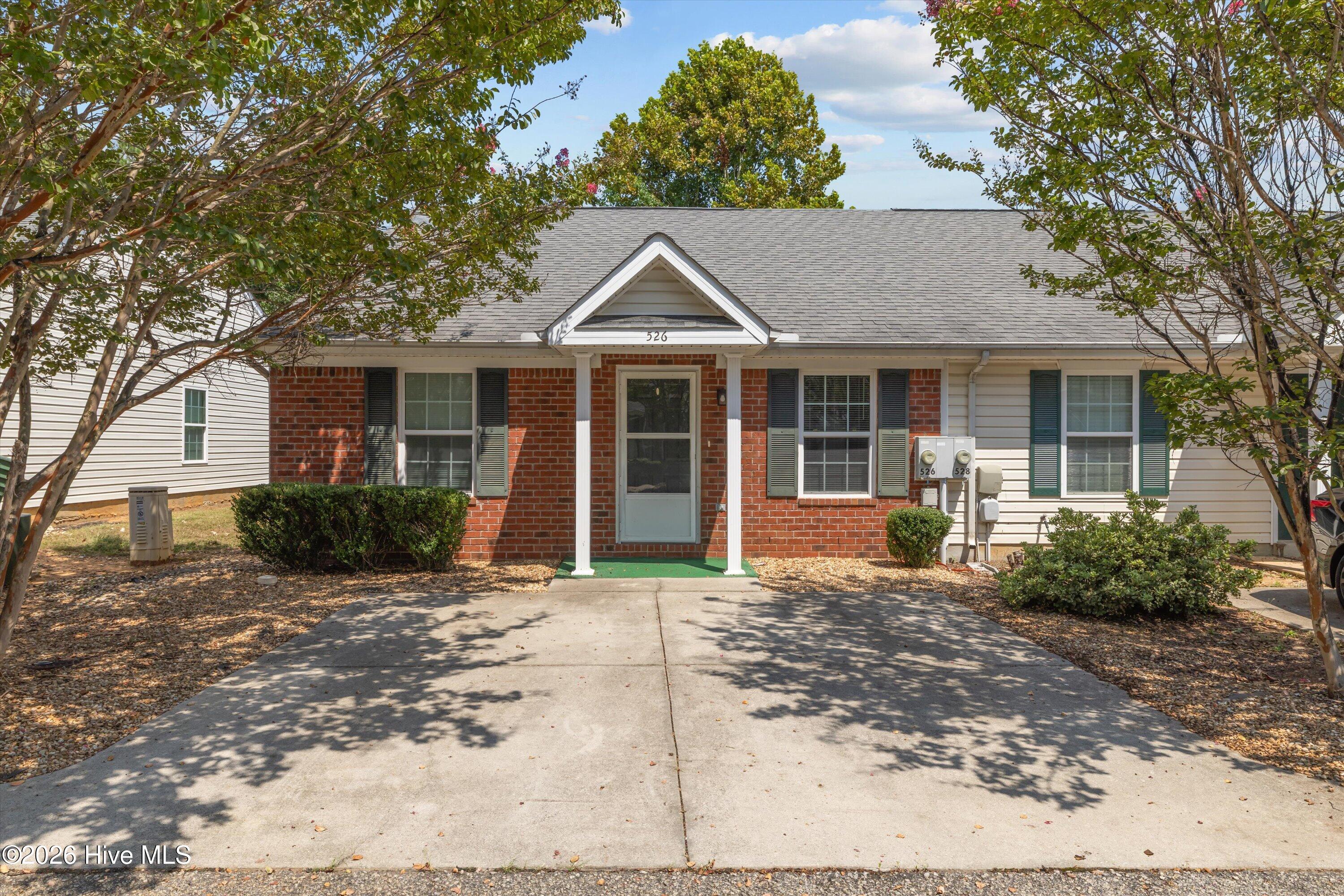 526 Edgecliff Lane Property Photo 1