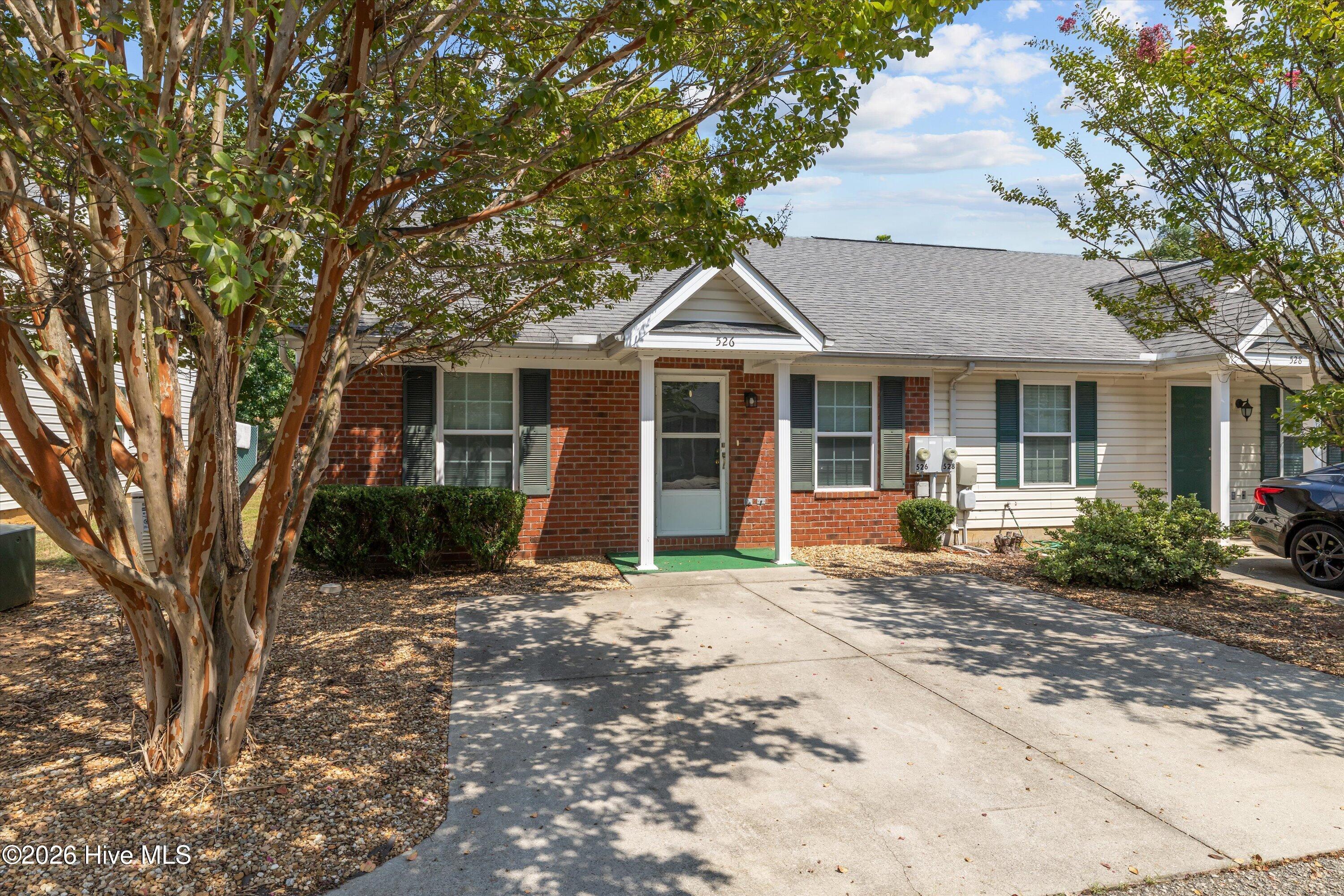 526 Edgecliff Lane Property Photo 3