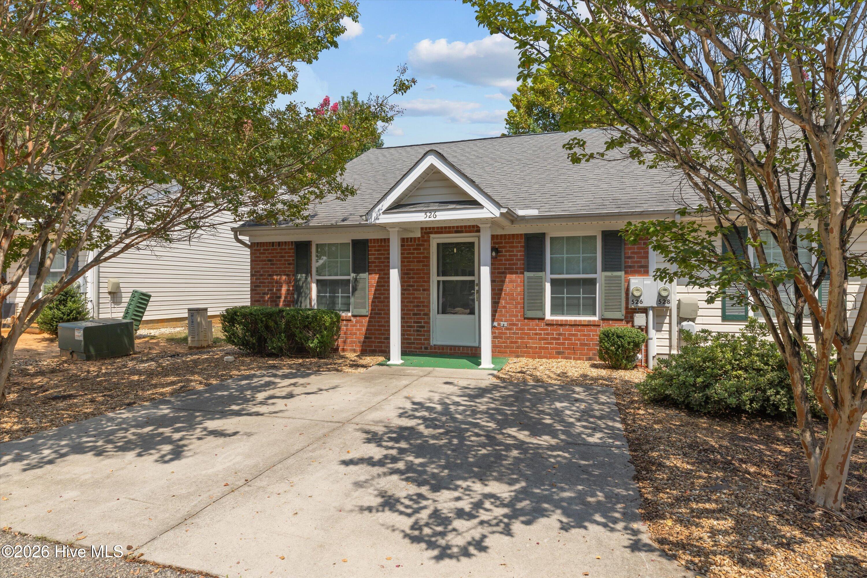 526 Edgecliff Lane Property Photo 4