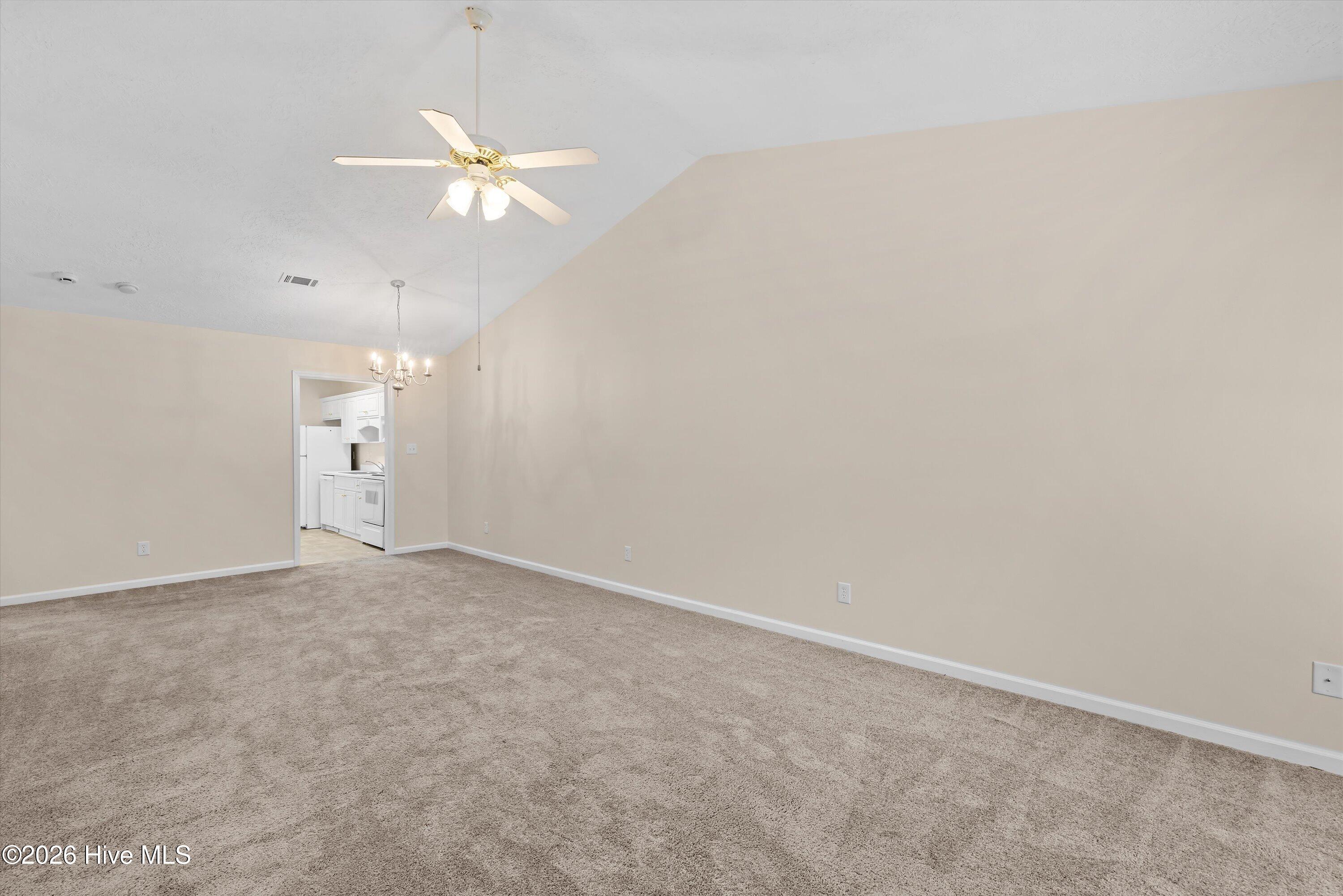 526 Edgecliff Lane Property Photo 6
