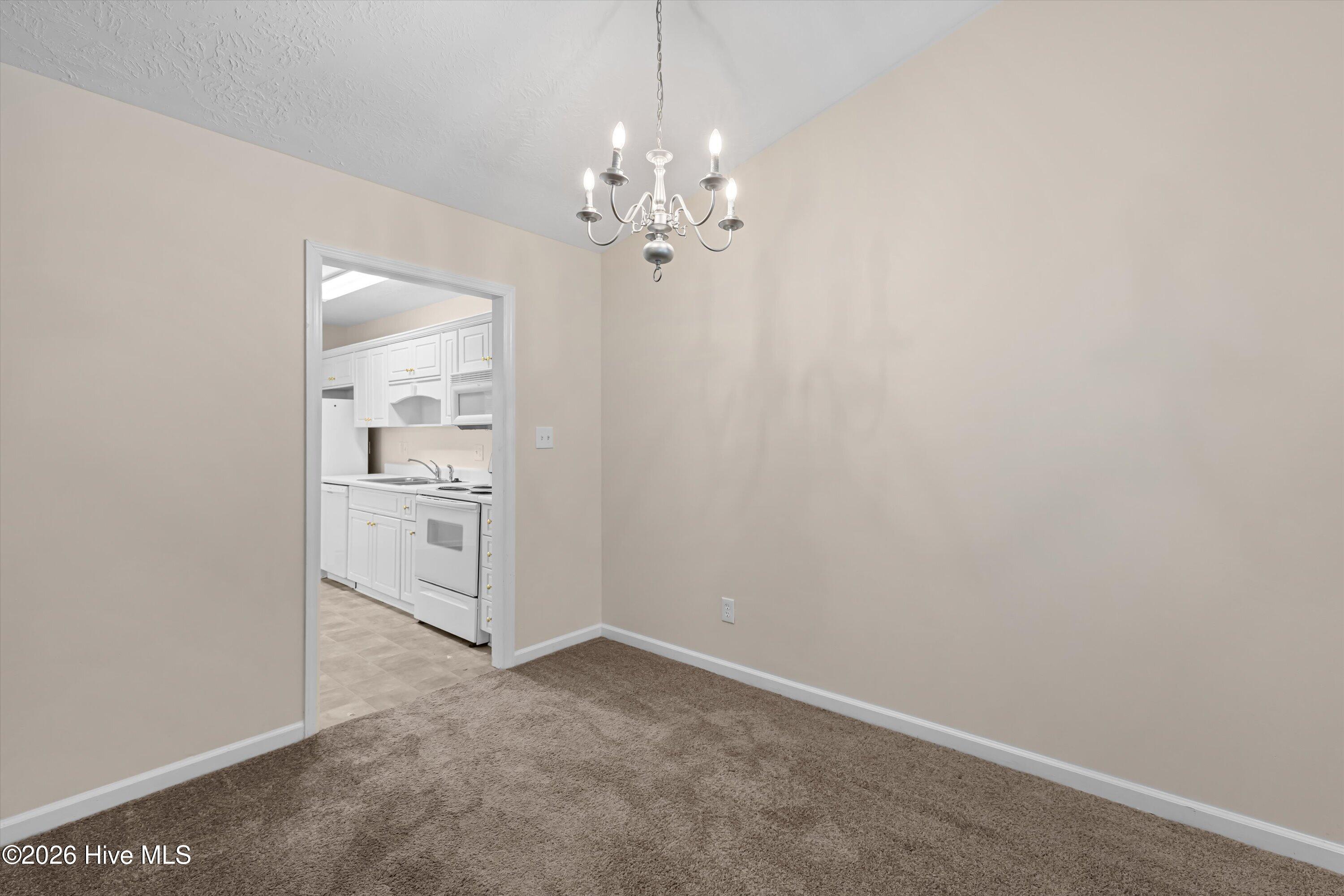 526 Edgecliff Lane Property Photo 13
