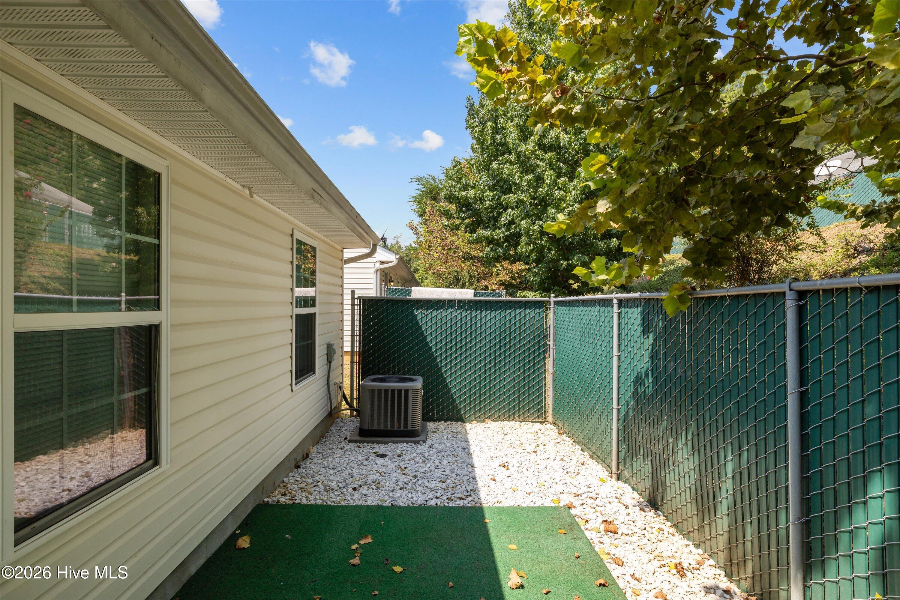 526 Edgecliff Lane Property Photo 28