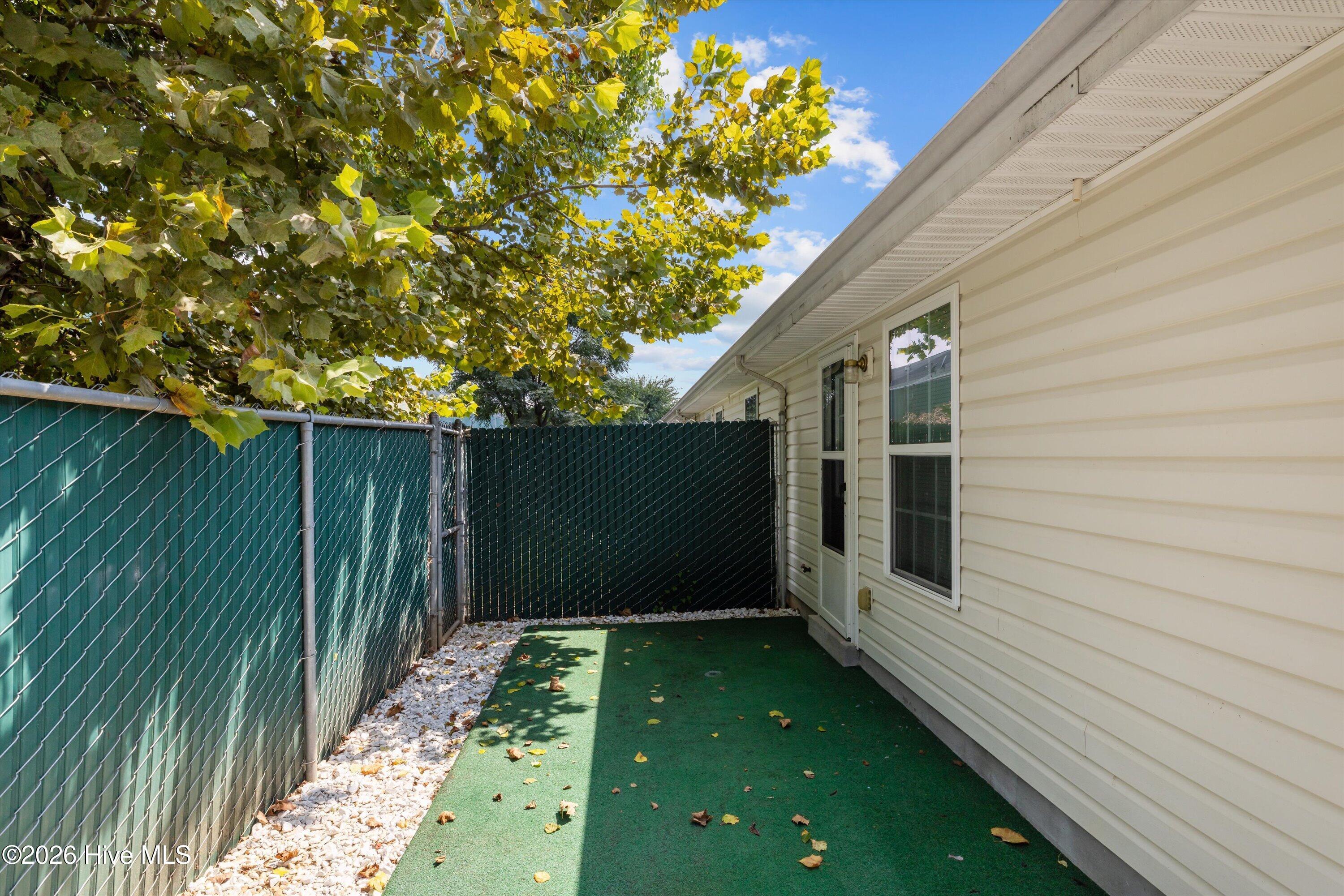 526 Edgecliff Lane Property Photo 29