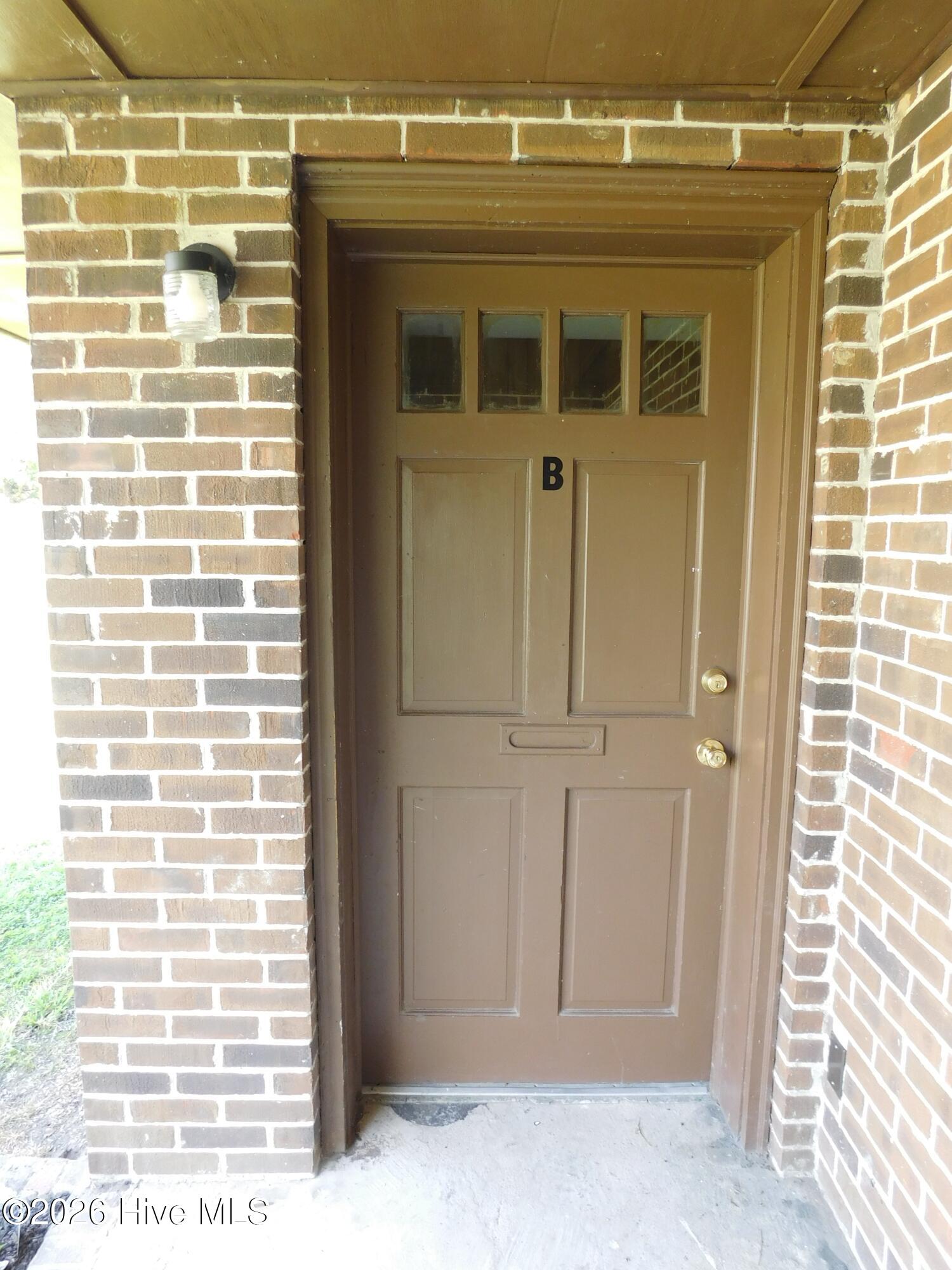 823 Queen Street B Property Photo 3