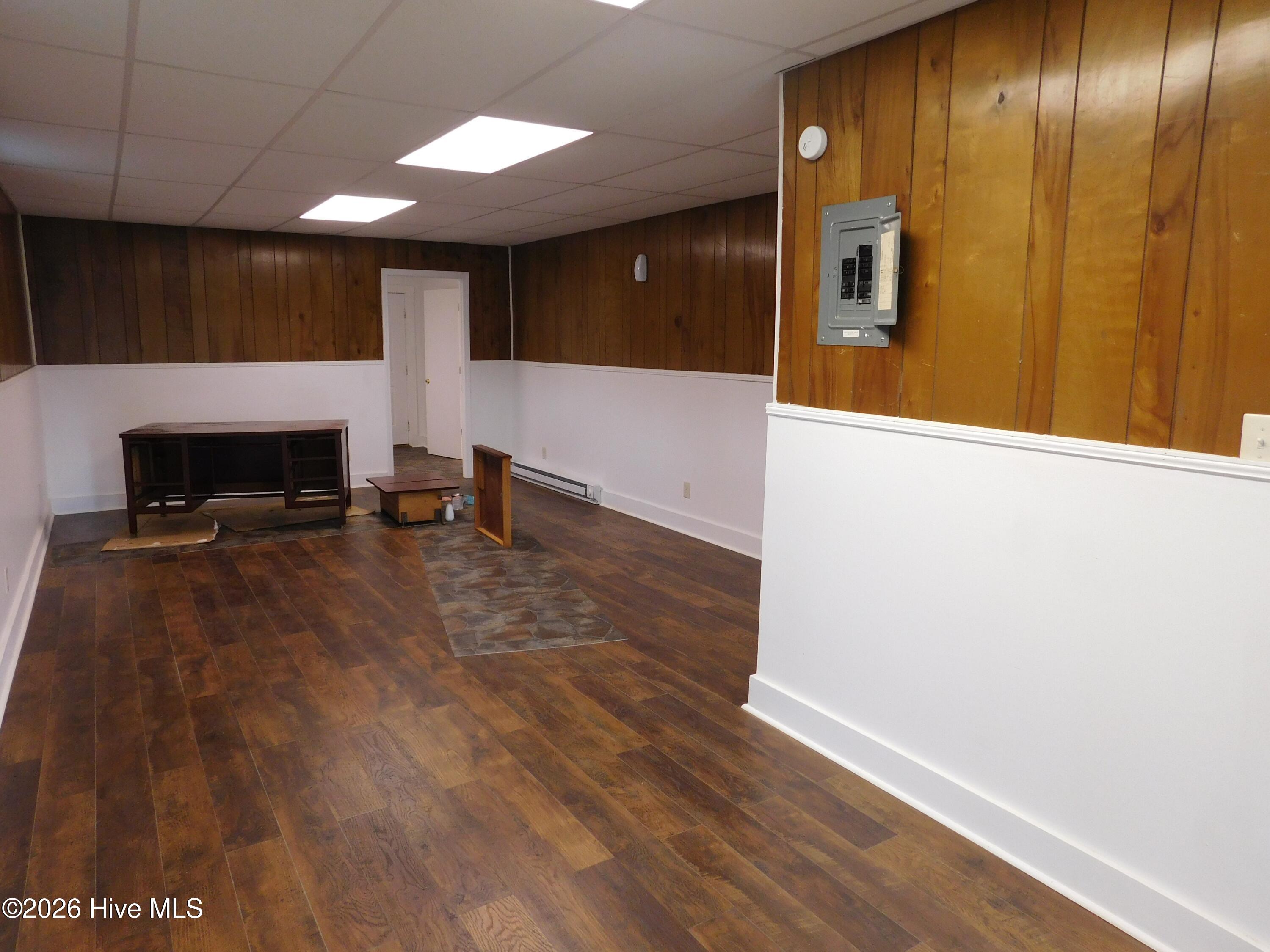 823 Queen Street B Property Photo 4