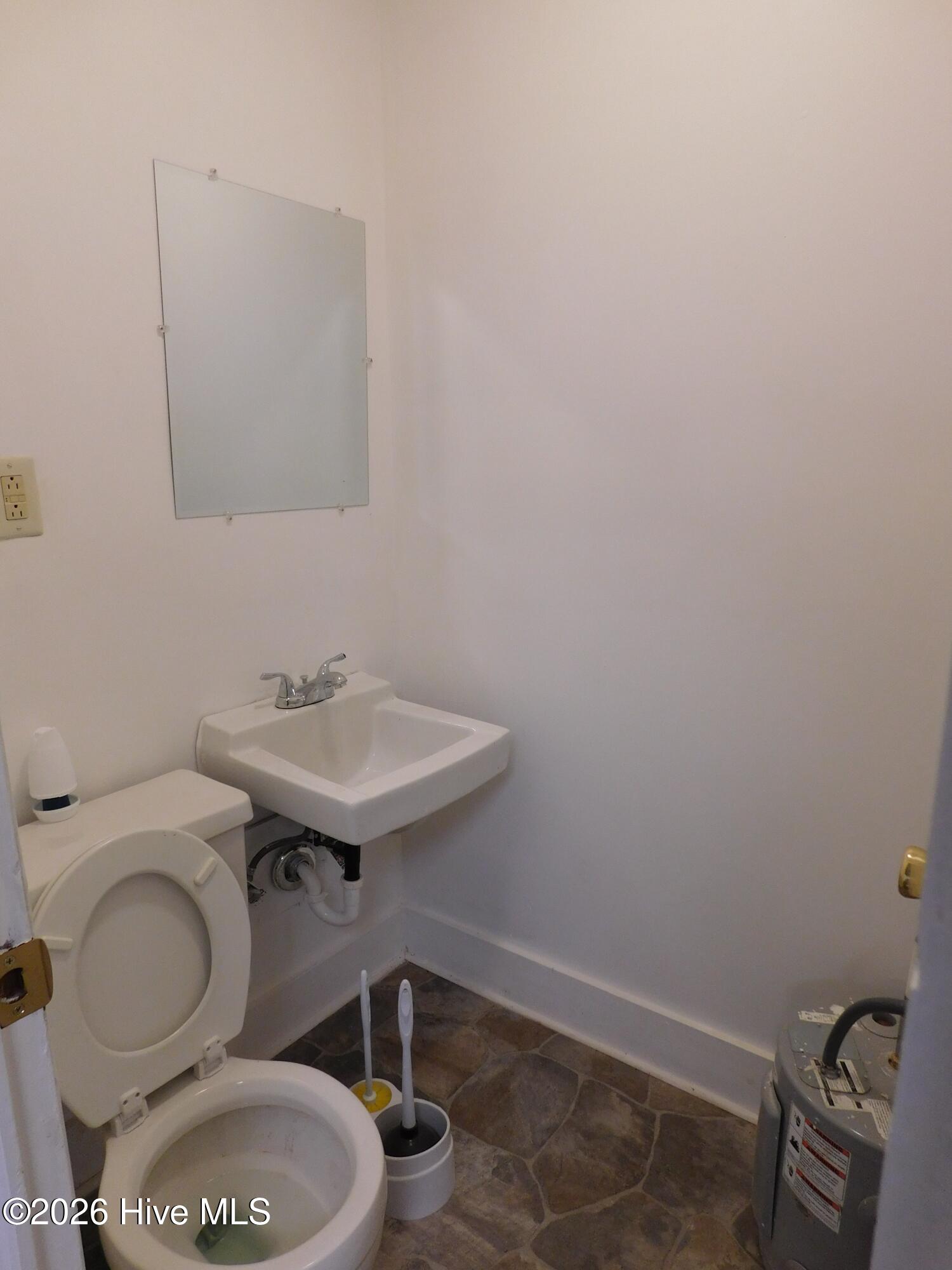 823 Queen Street B Property Photo 6