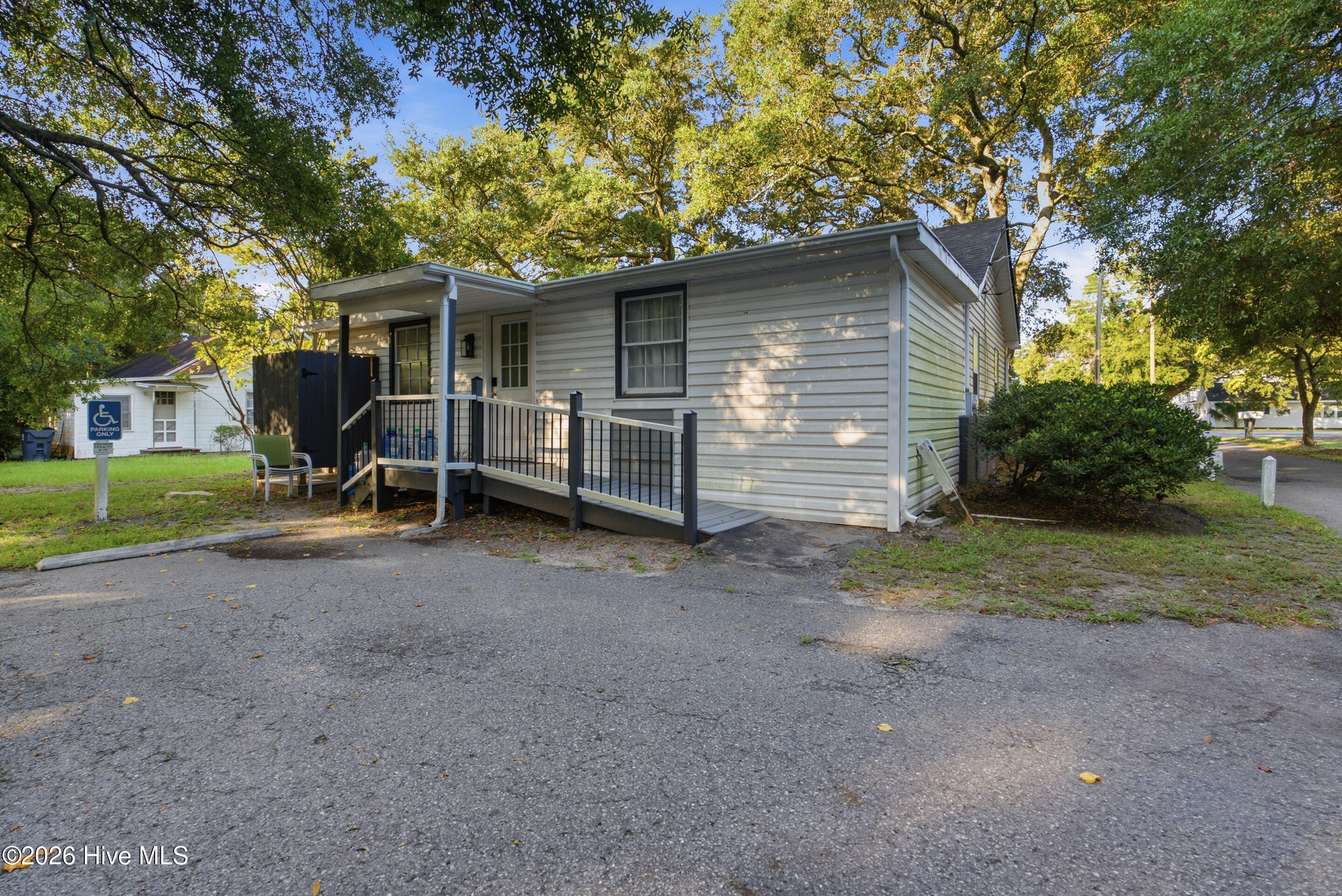 1330 N Howe Street Property Photo 24