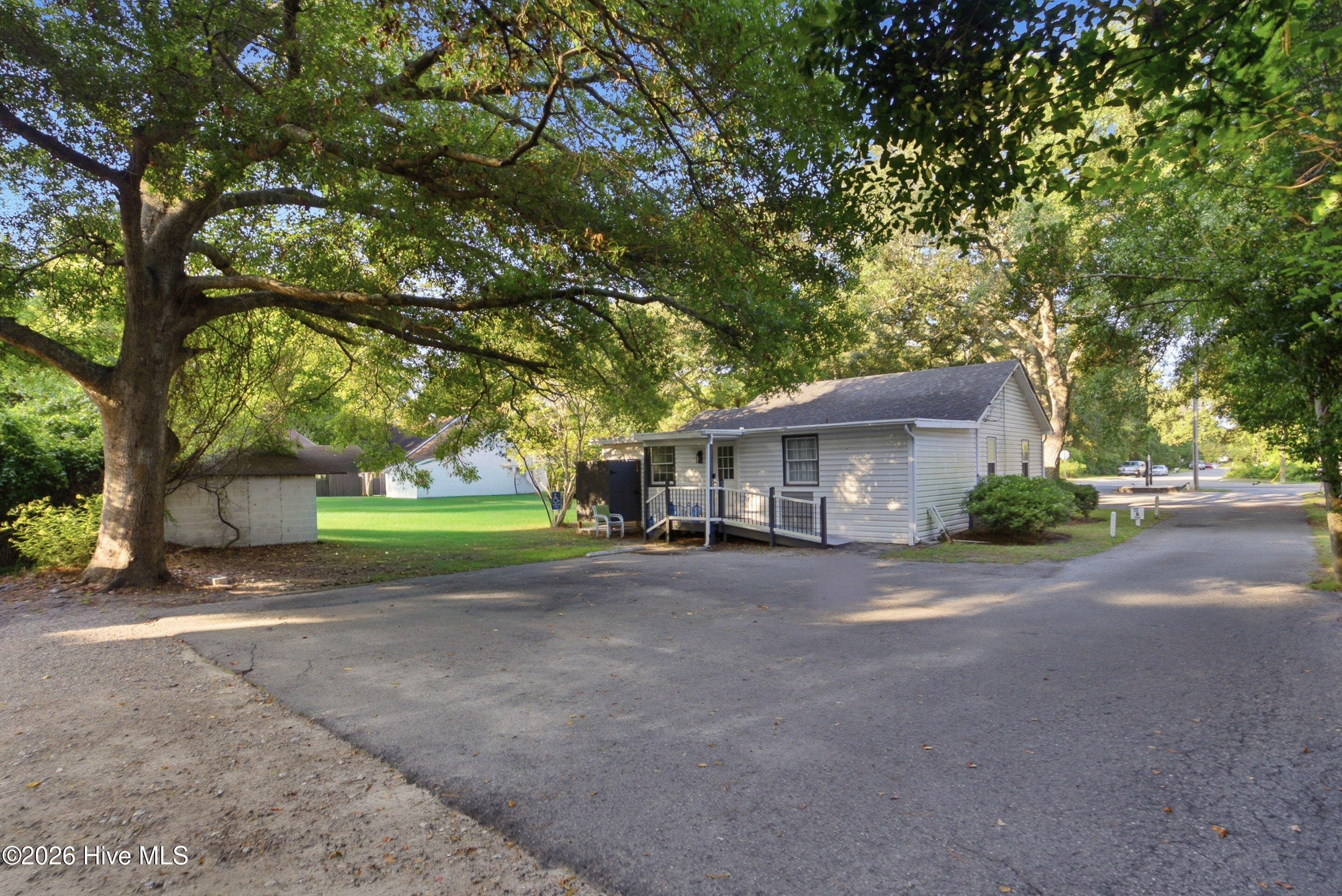 1330 N Howe Street Property Photo 26