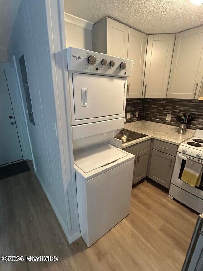 1330 N Howe Street Property Photo 52