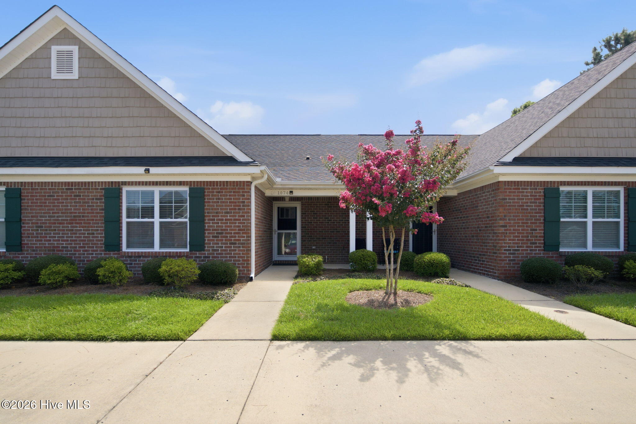 1074 Bridgeport Way Property Photo 2