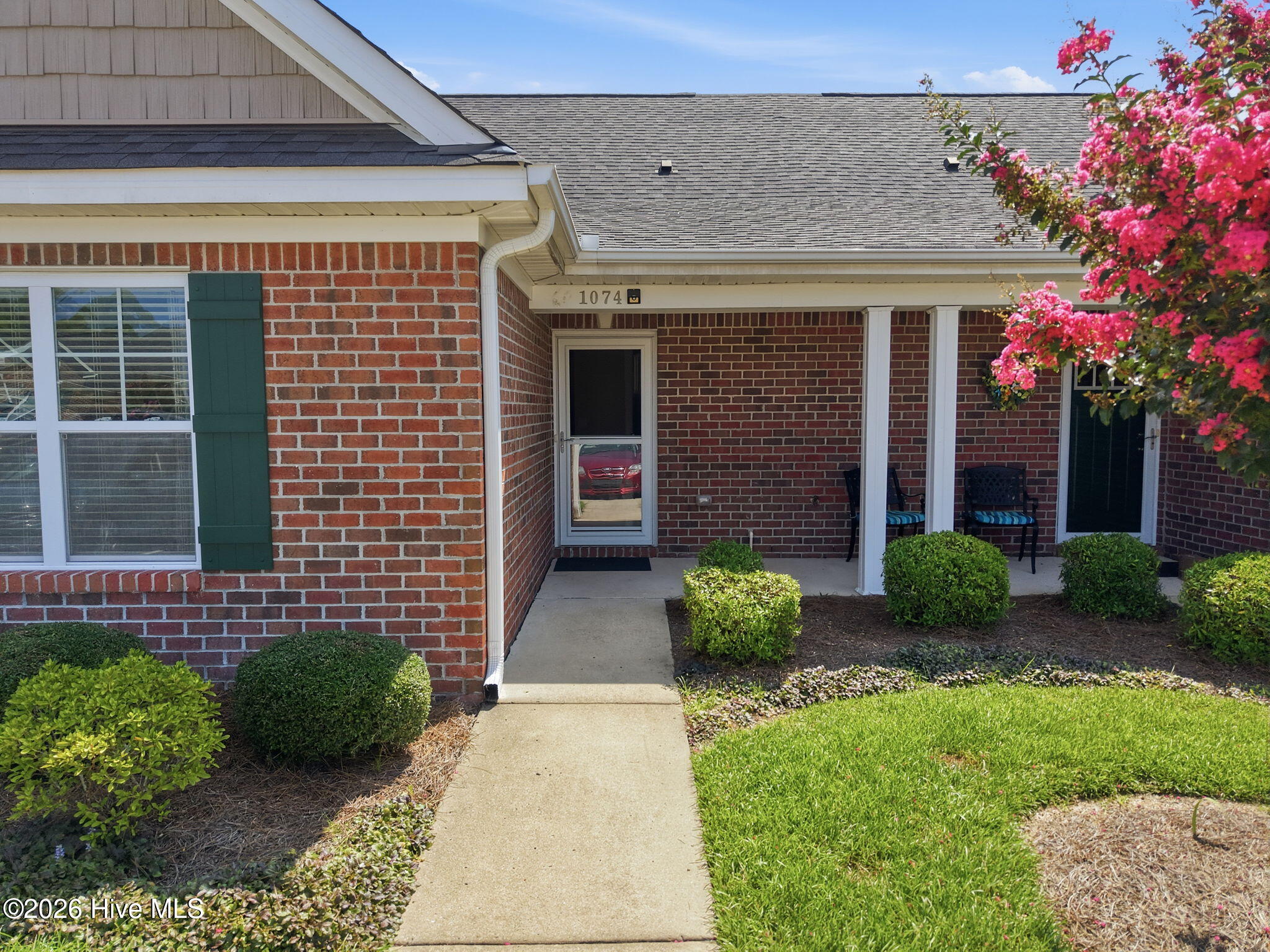 1074 Bridgeport Way Property Photo 3