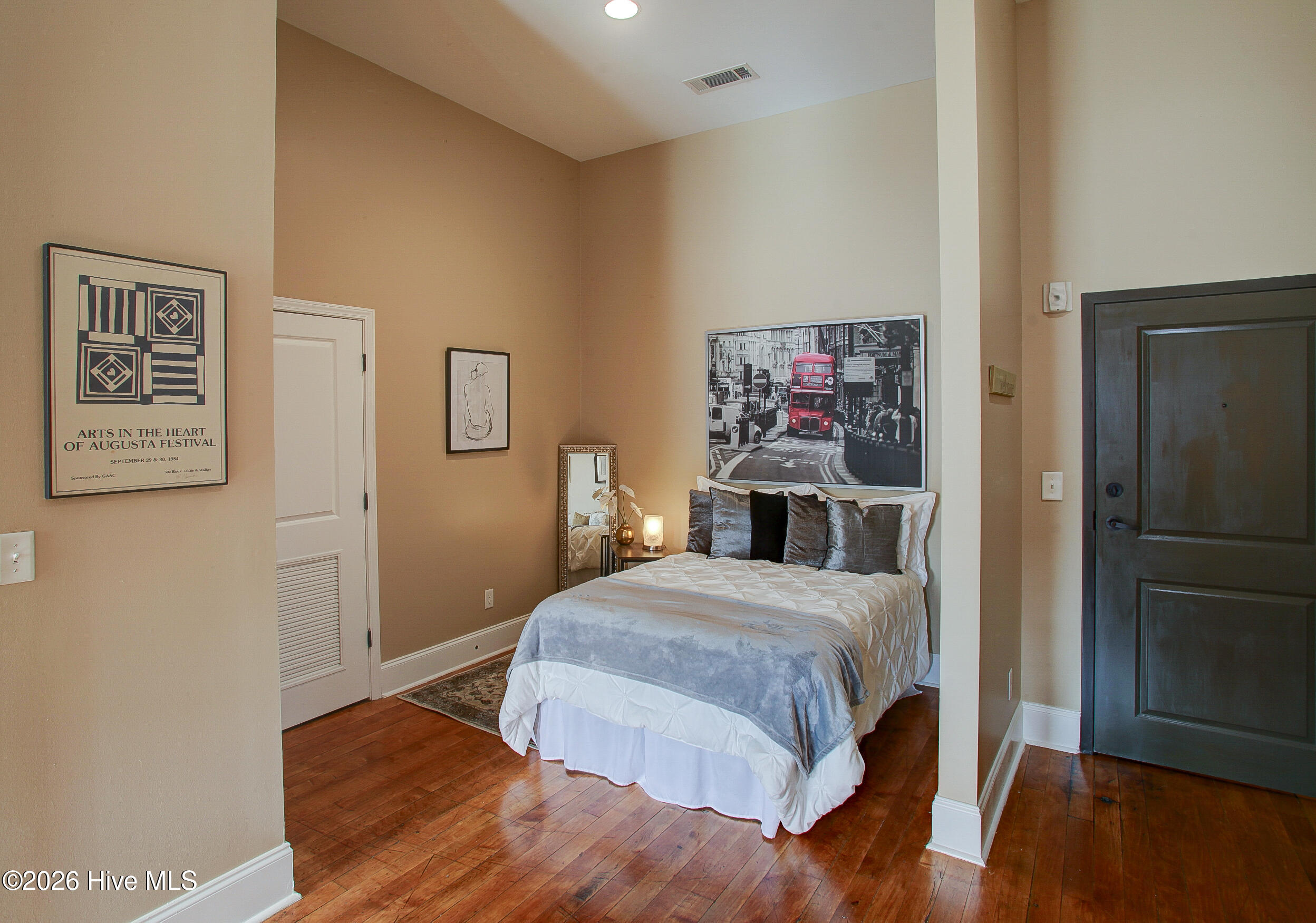 936 Broad Street 215 Property Photo 5
