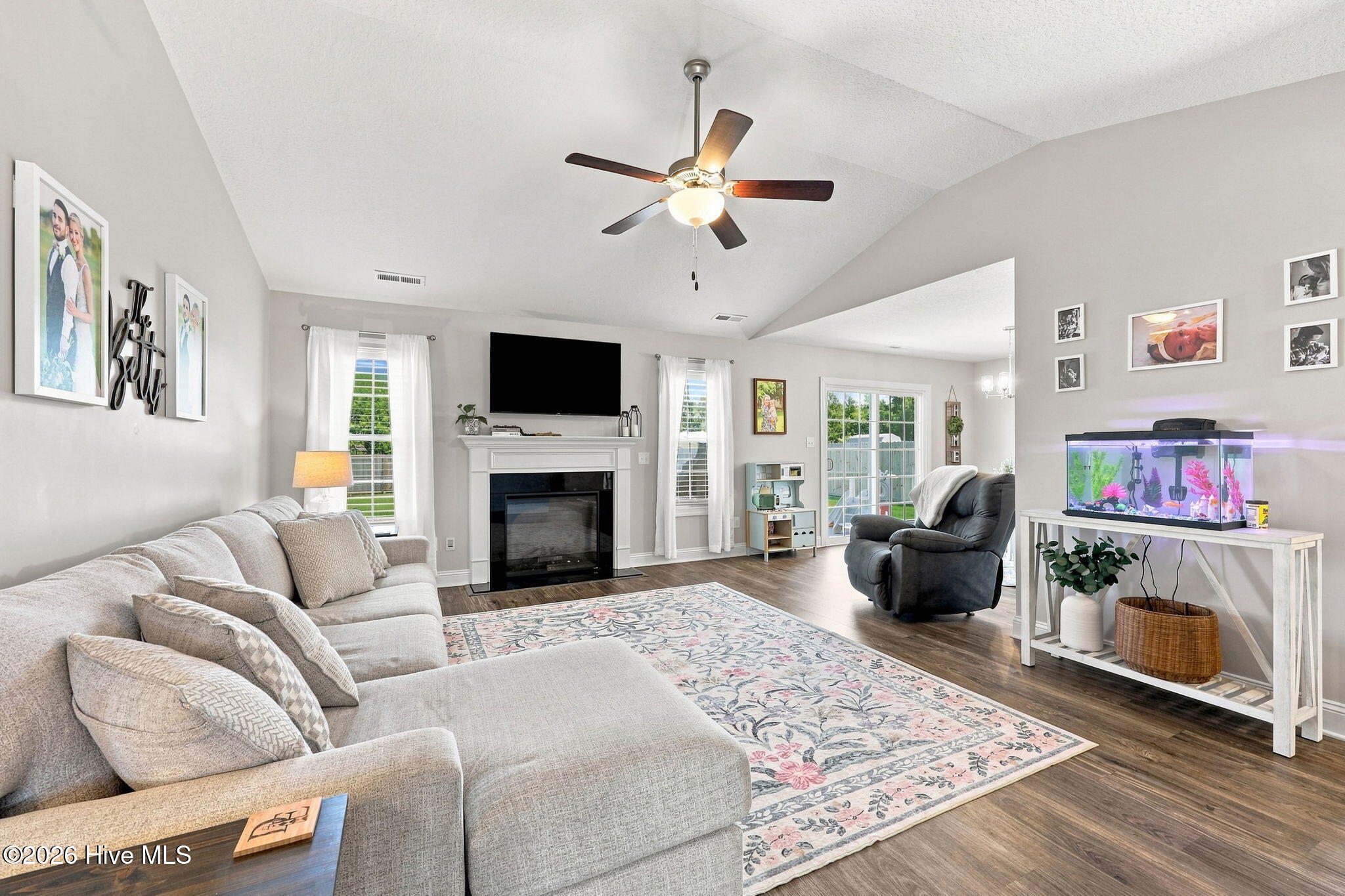 124 Village Creek Drive Property Photo 3