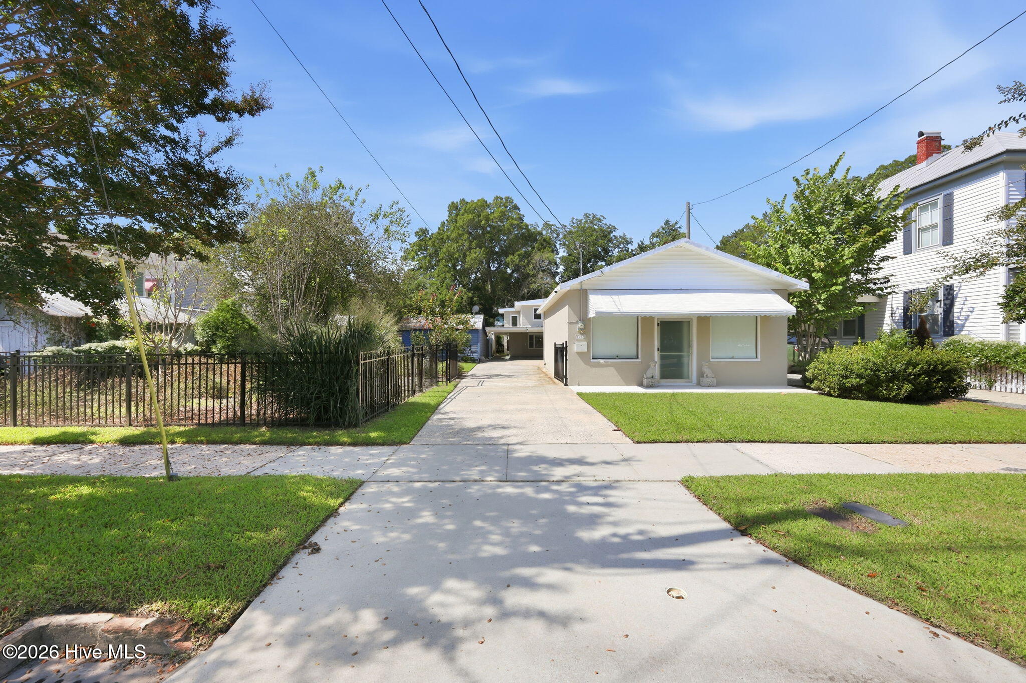 1307/1305 N Pasteur Street Property Photo 2