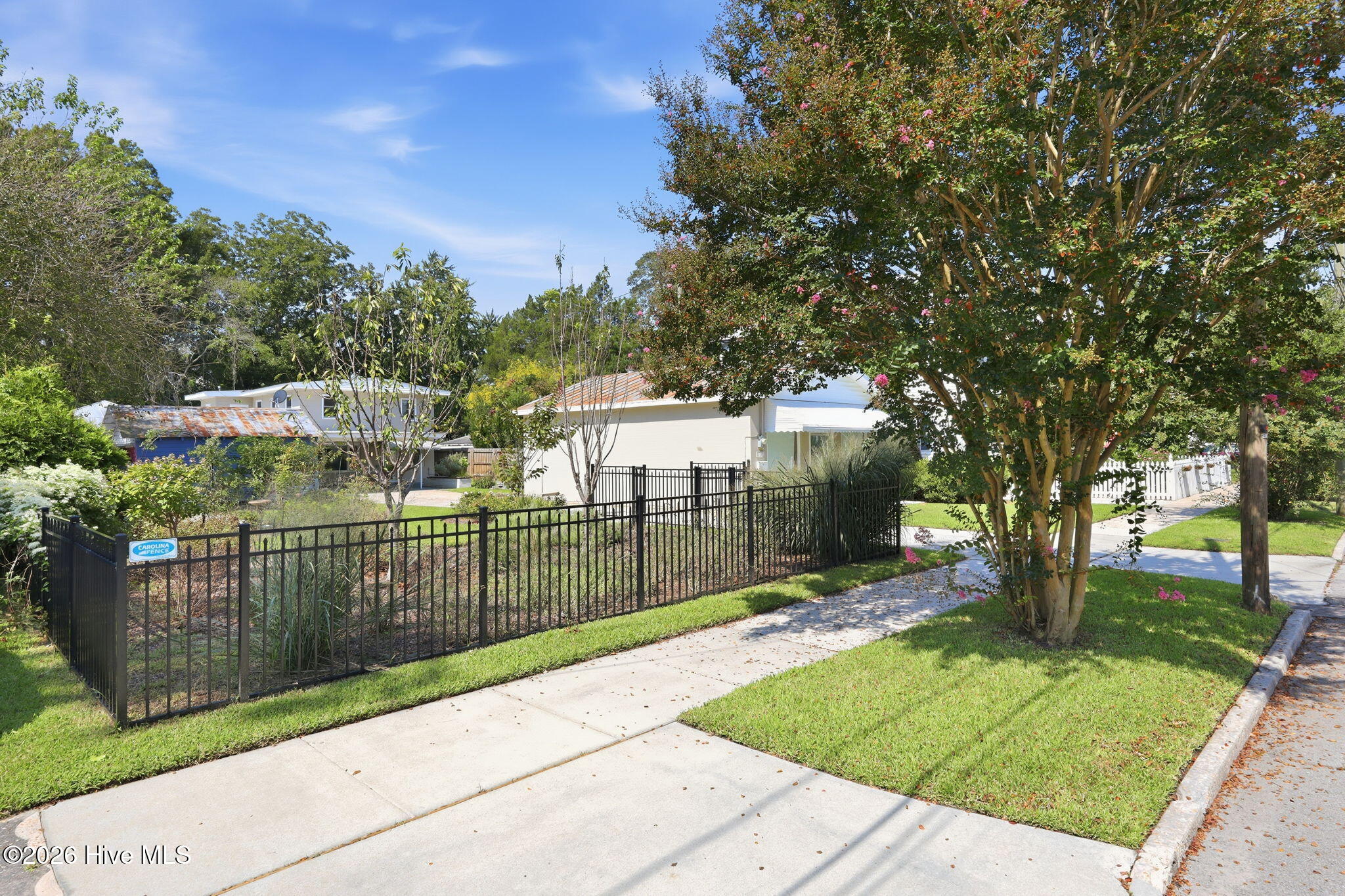 1307/1305 N Pasteur Street Property Photo 3