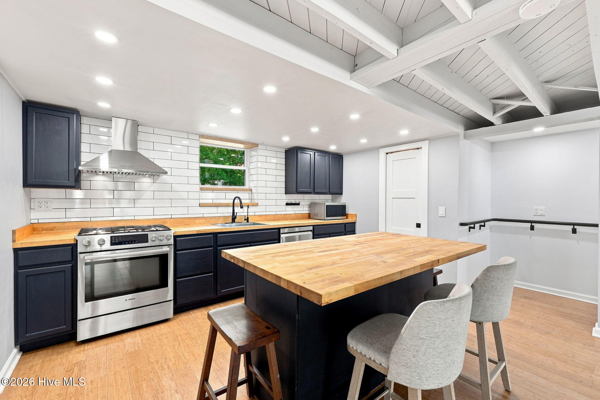 1307/1305 N Pasteur Street Property Photo 4