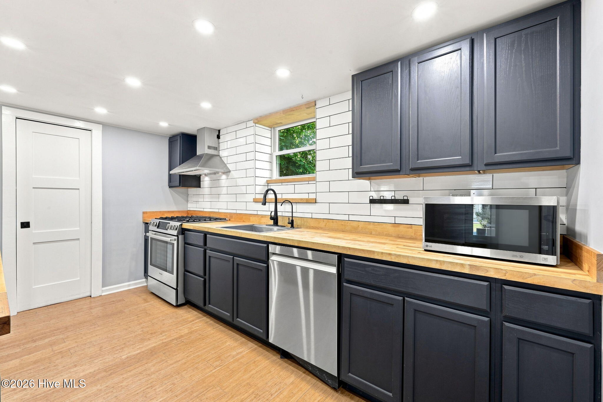 1307/1305 N Pasteur Street Property Photo 13