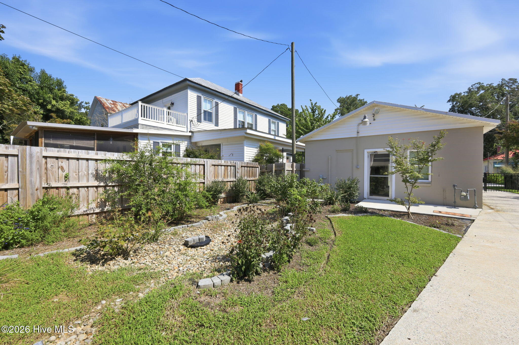 1307/1305 N Pasteur Street Property Photo 36