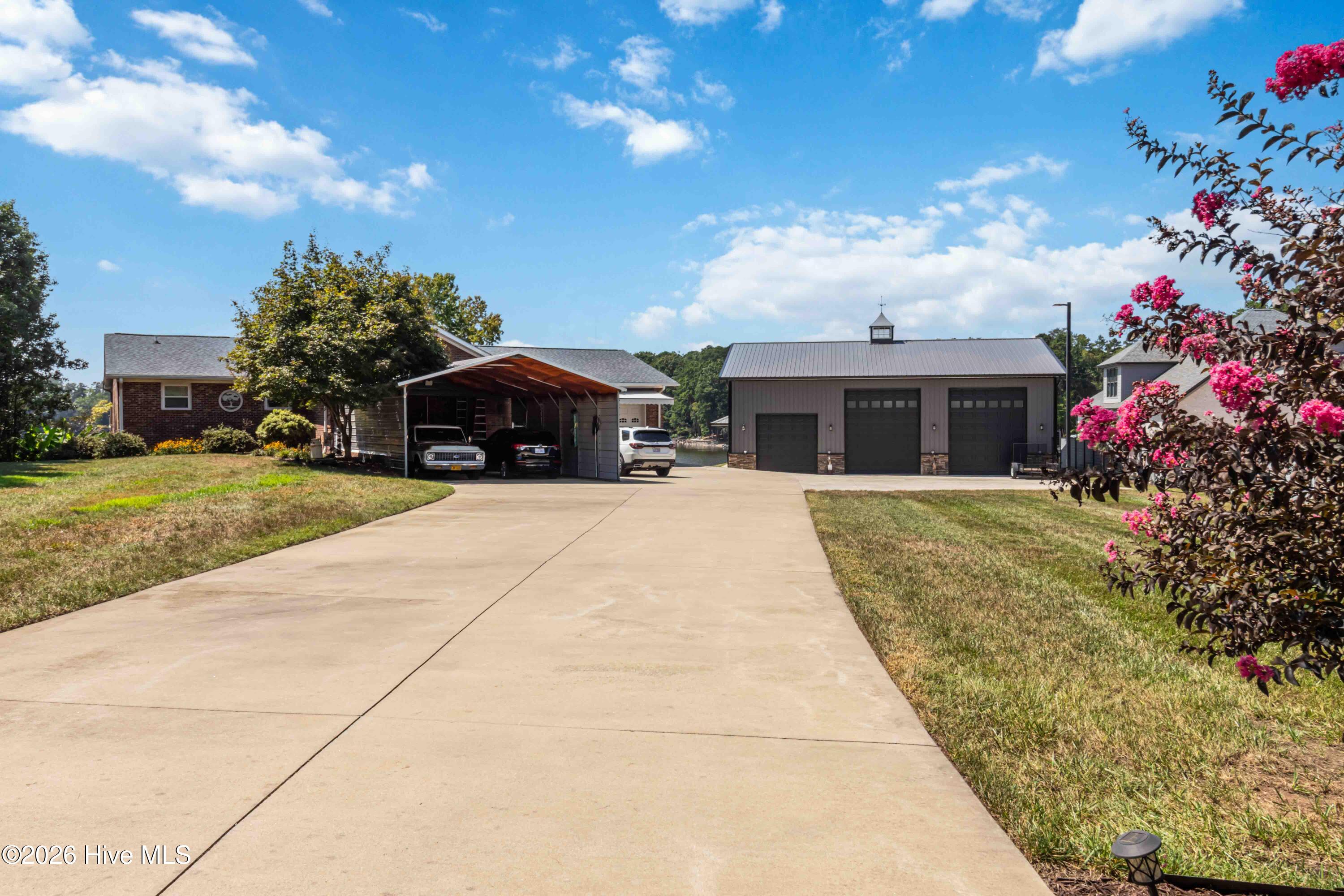 240 Foresail Road Property Photo 1
