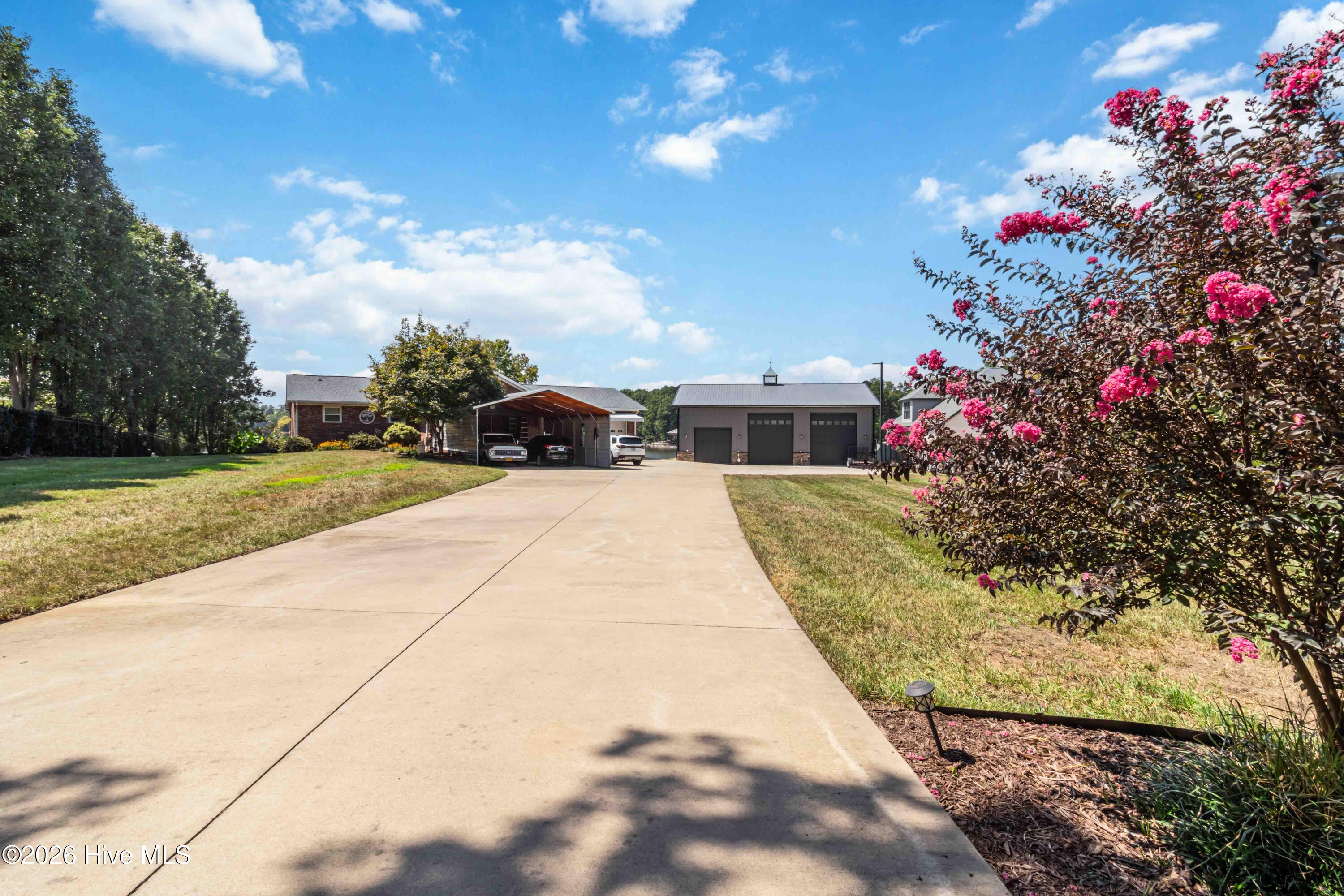 240 Foresail Road Property Photo 2