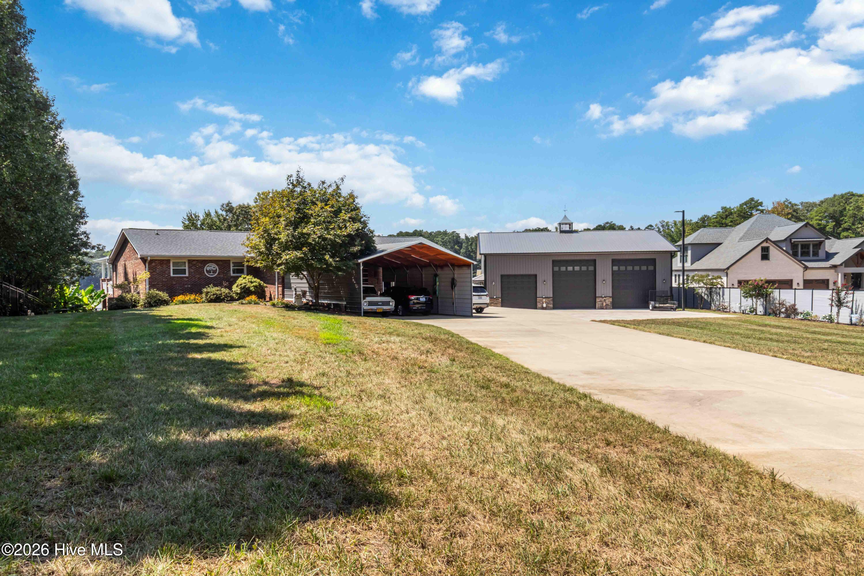 240 Foresail Road Property Photo 3