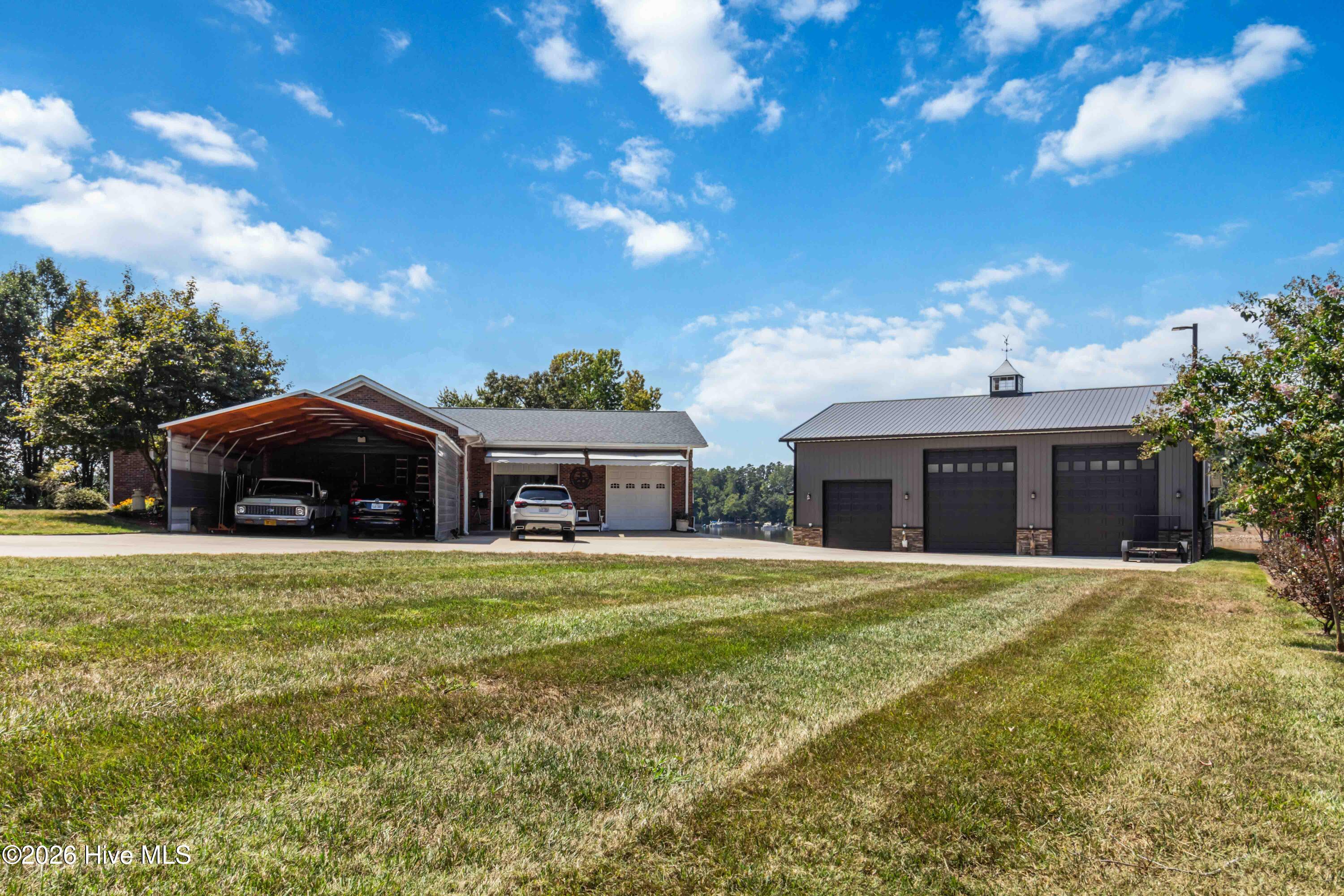 240 Foresail Road Property Photo 4