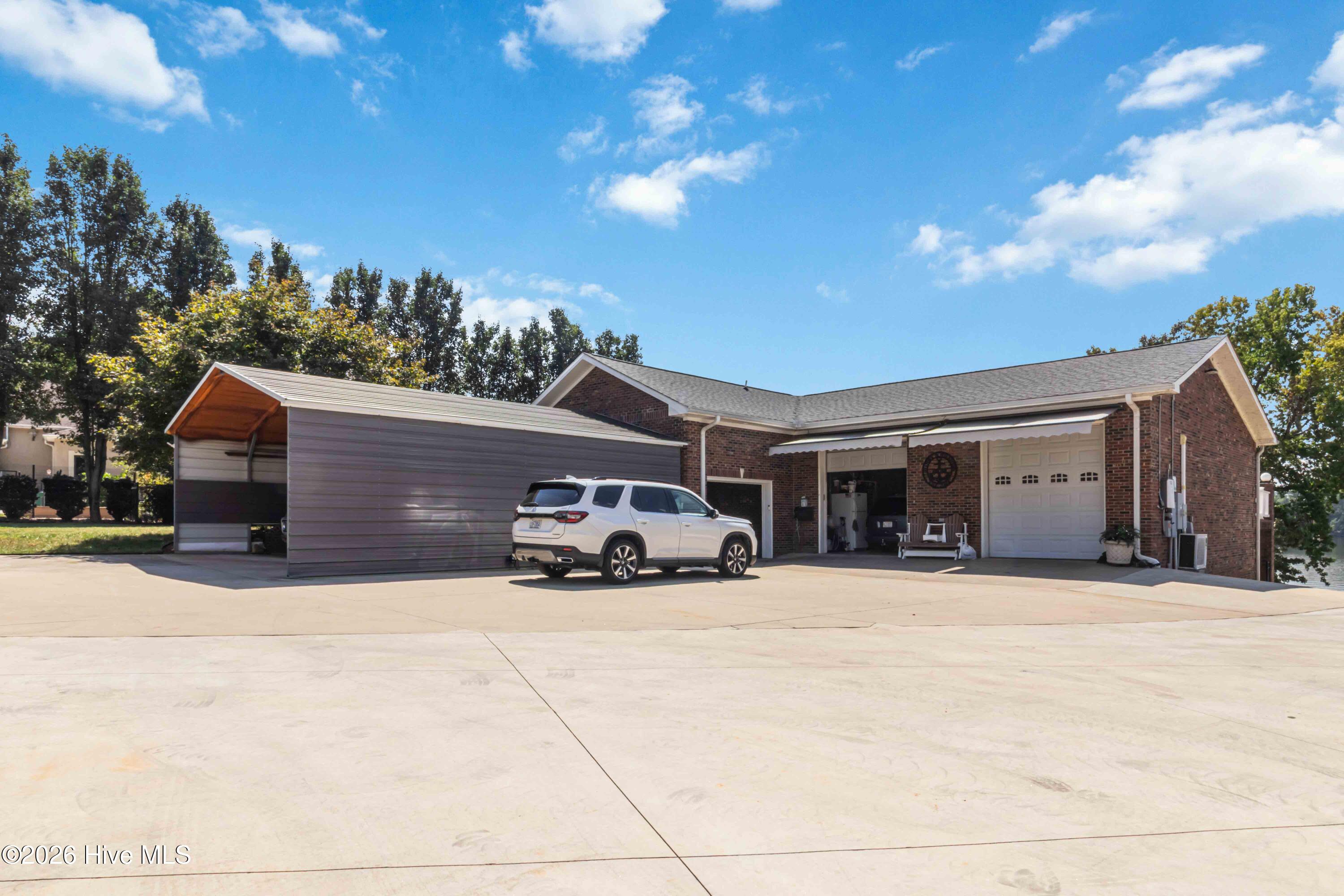 240 Foresail Road Property Photo 5