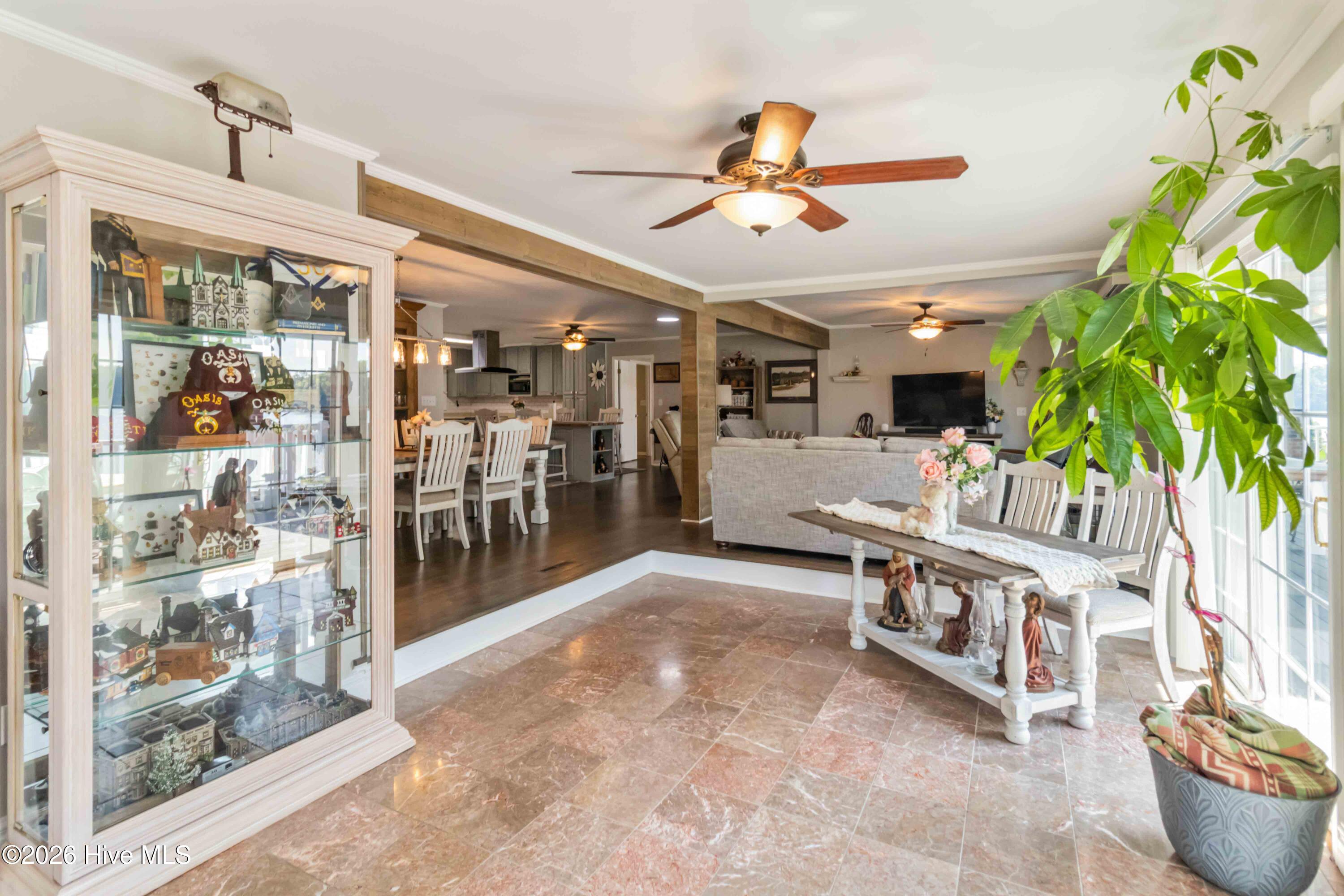 240 Foresail Road Property Photo 8