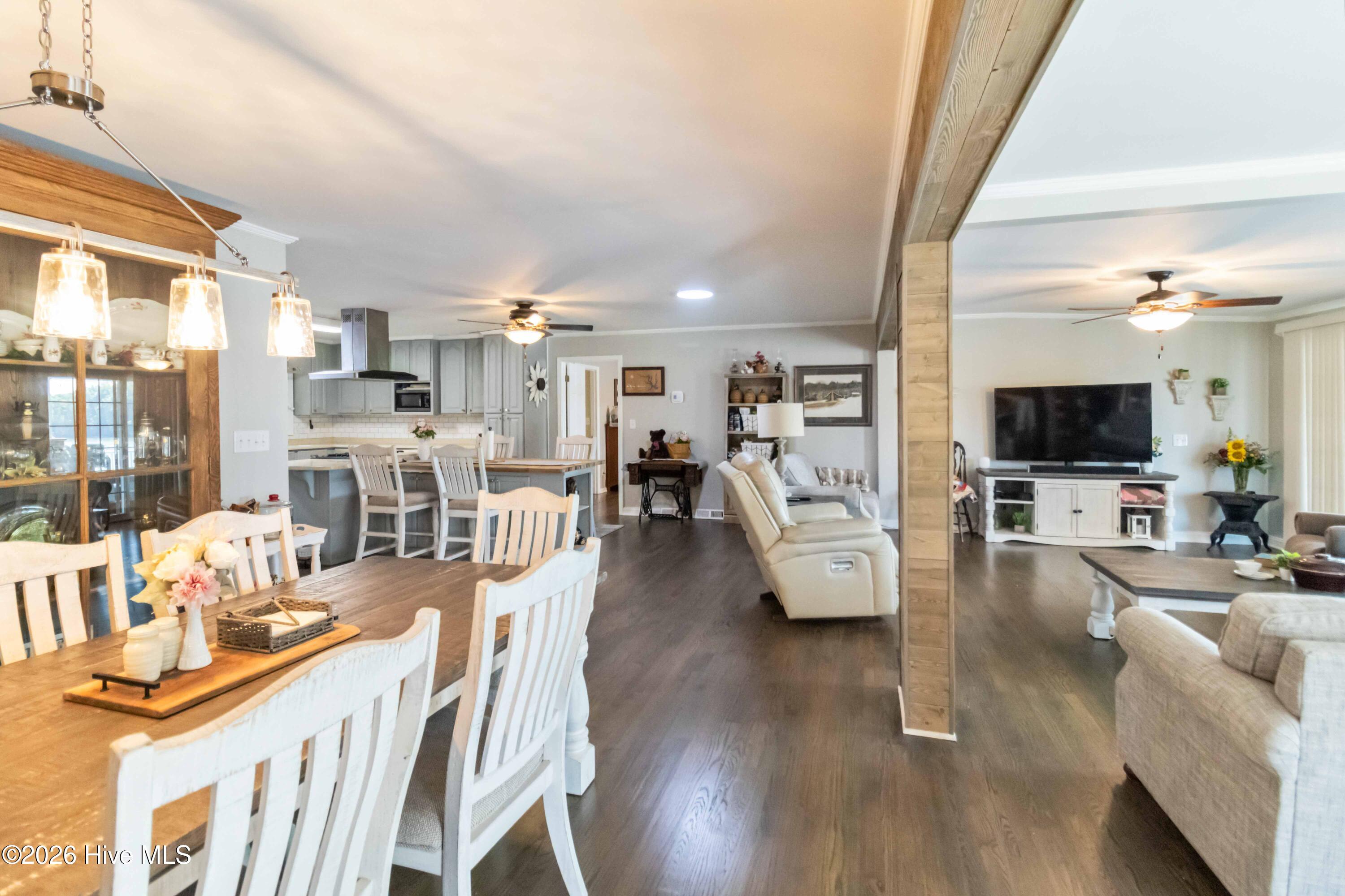 240 Foresail Road Property Photo 10