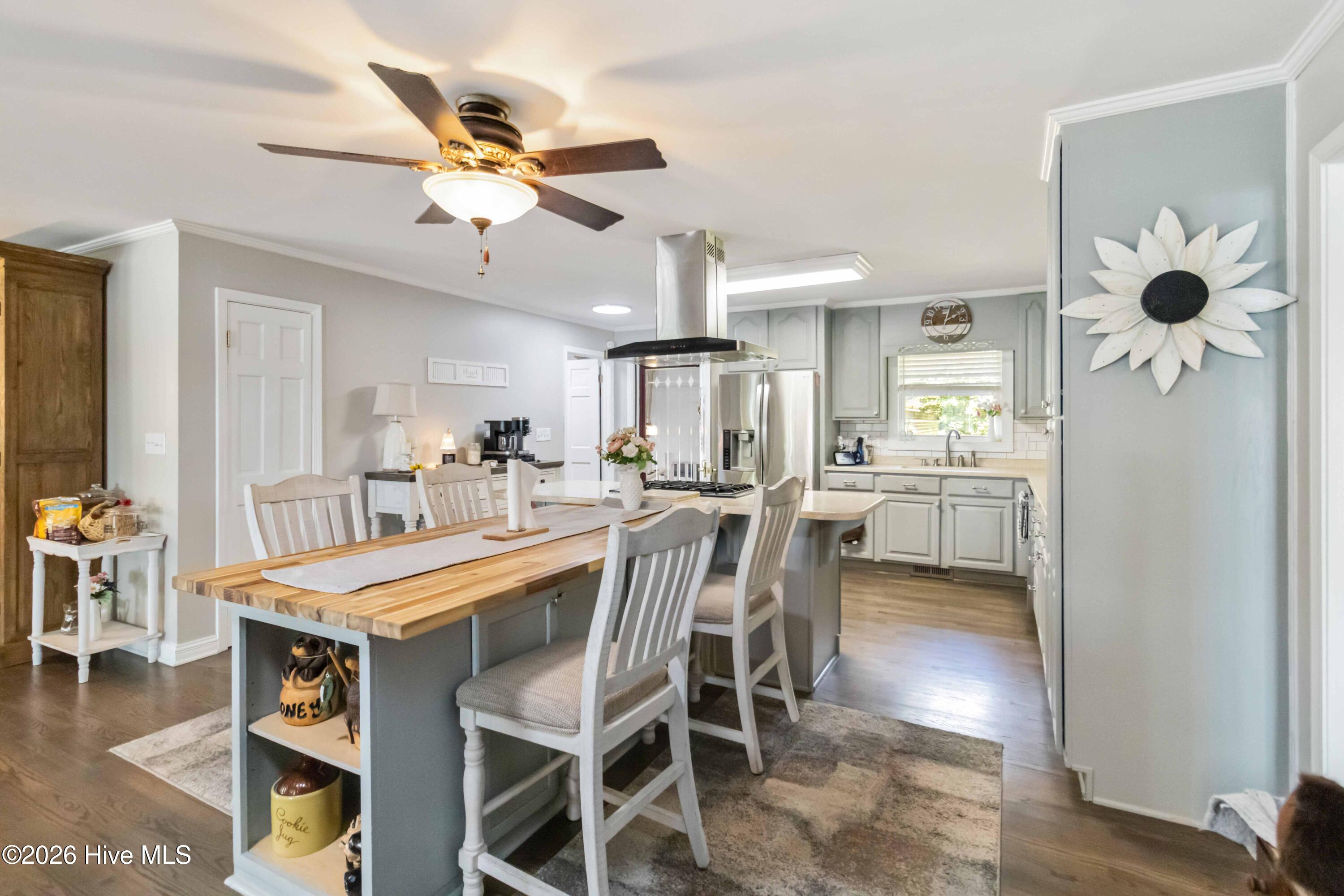 240 Foresail Road Property Photo 14