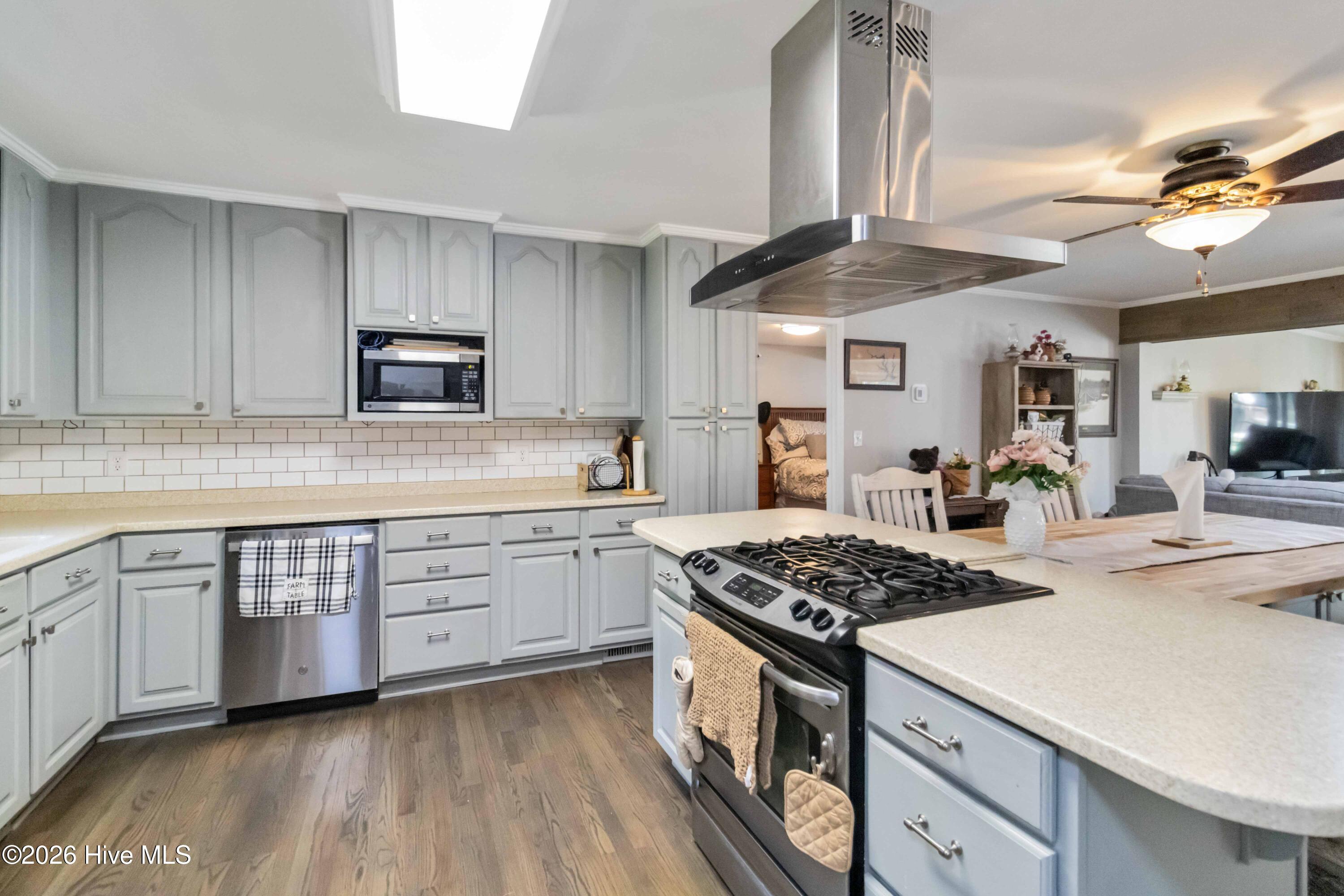 240 Foresail Road Property Photo 15