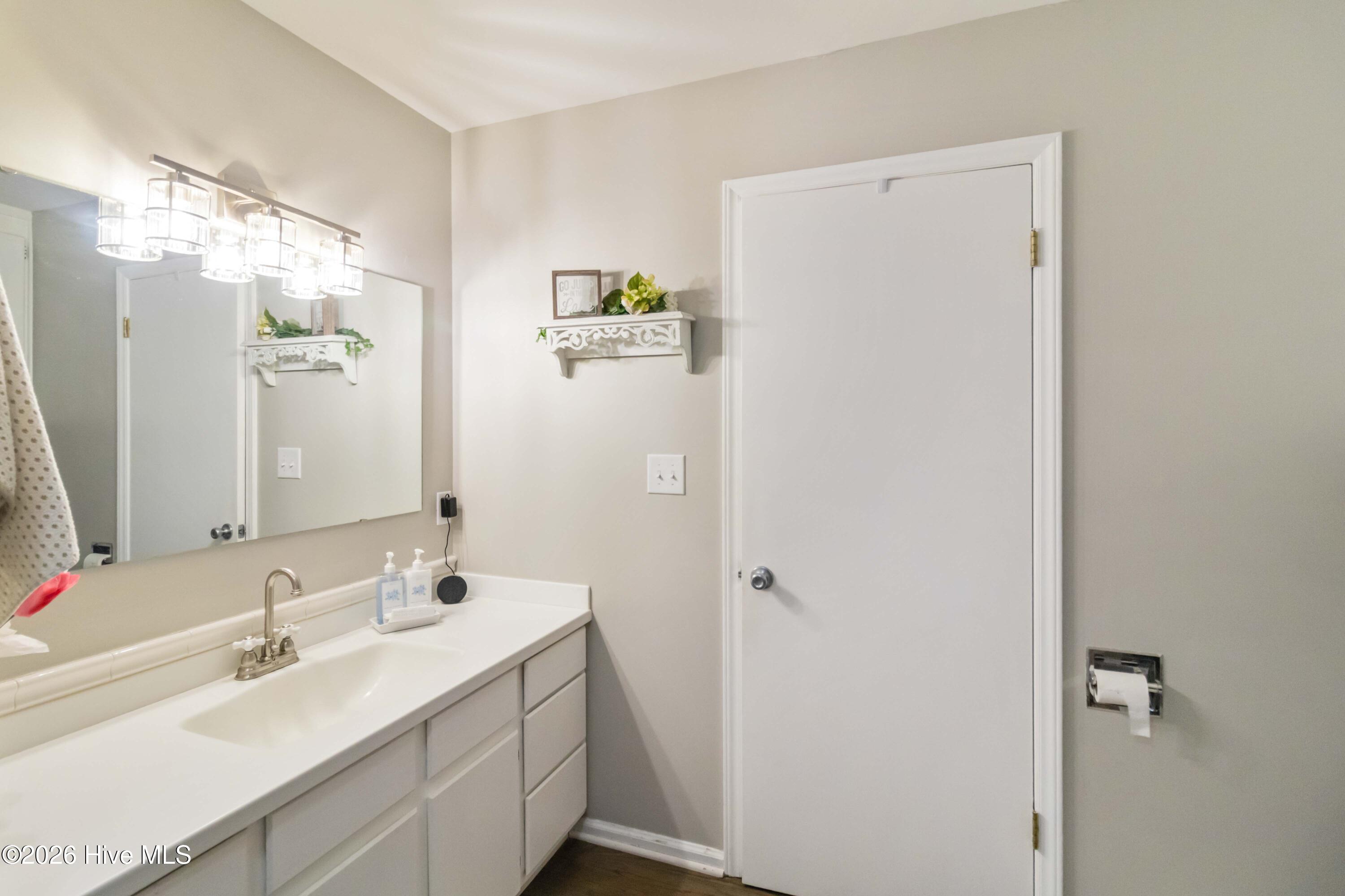 240 Foresail Road Property Photo 19