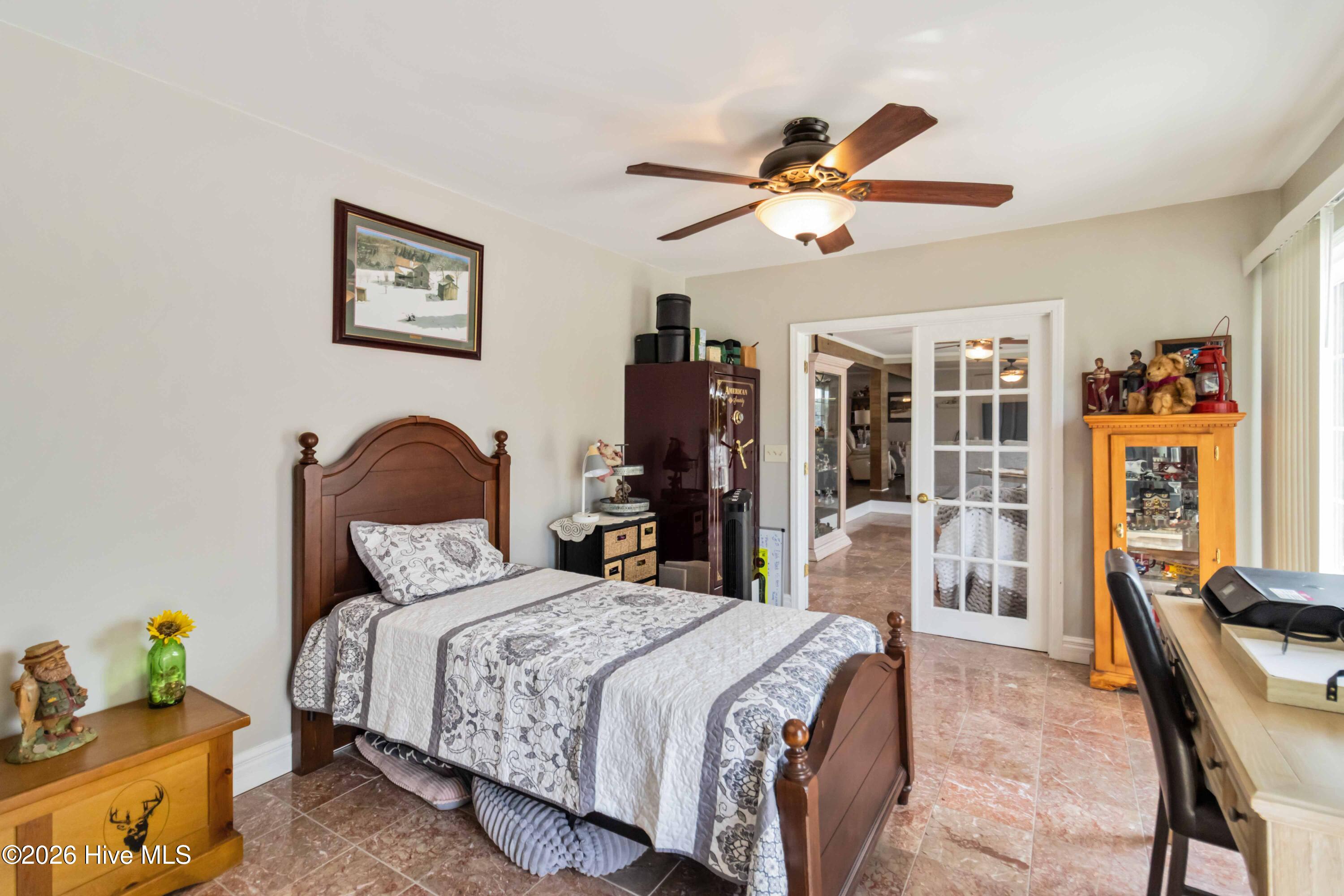 240 Foresail Road Property Photo 21