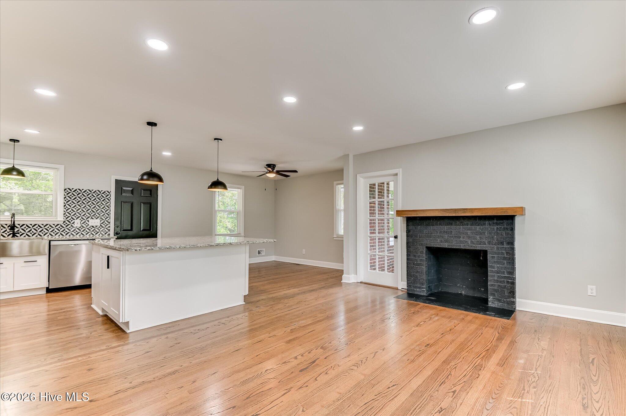 1448 Troupe Street Property Photo 6