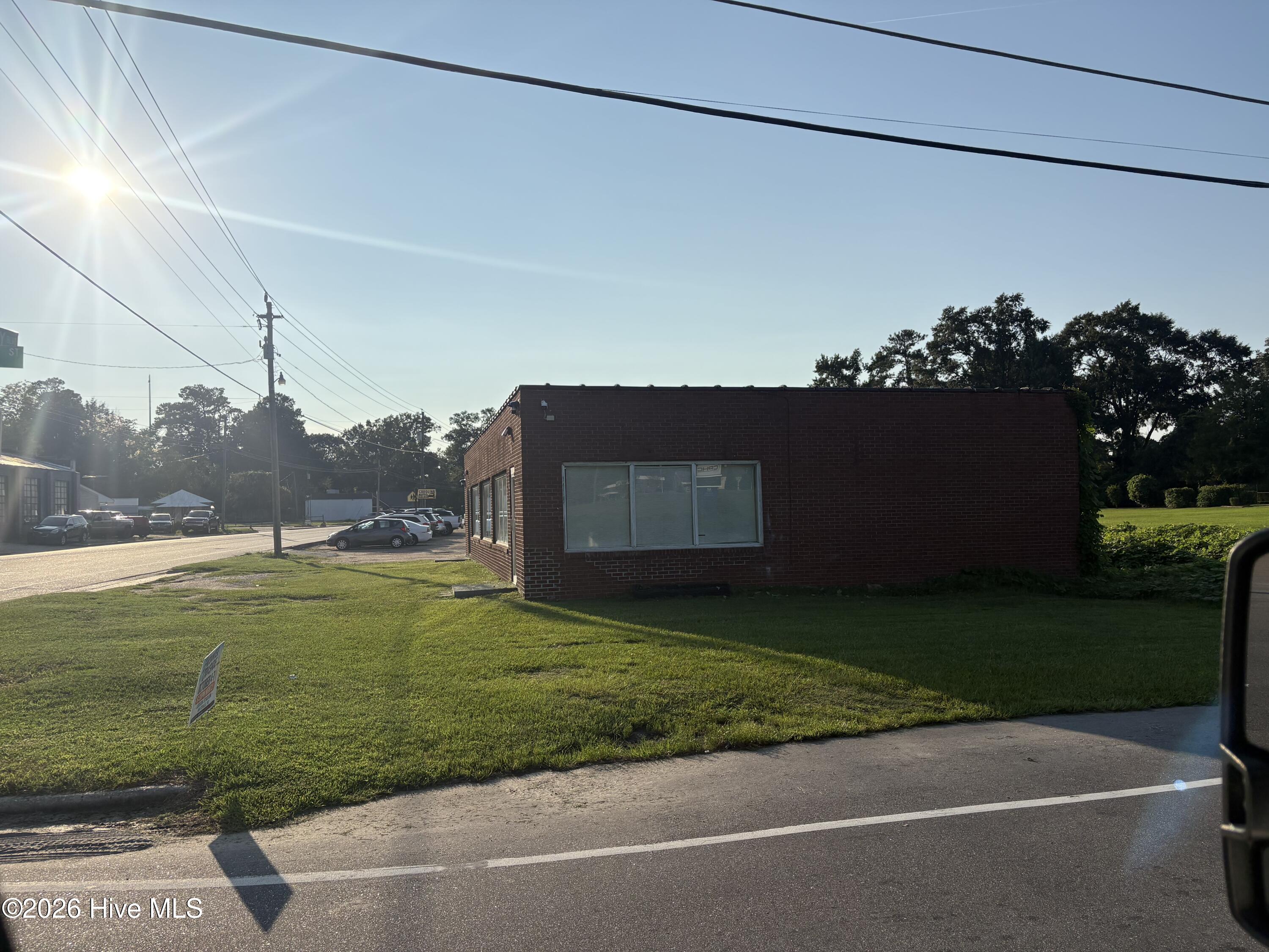 531 E Strawberry Boulevard Property Photo 2