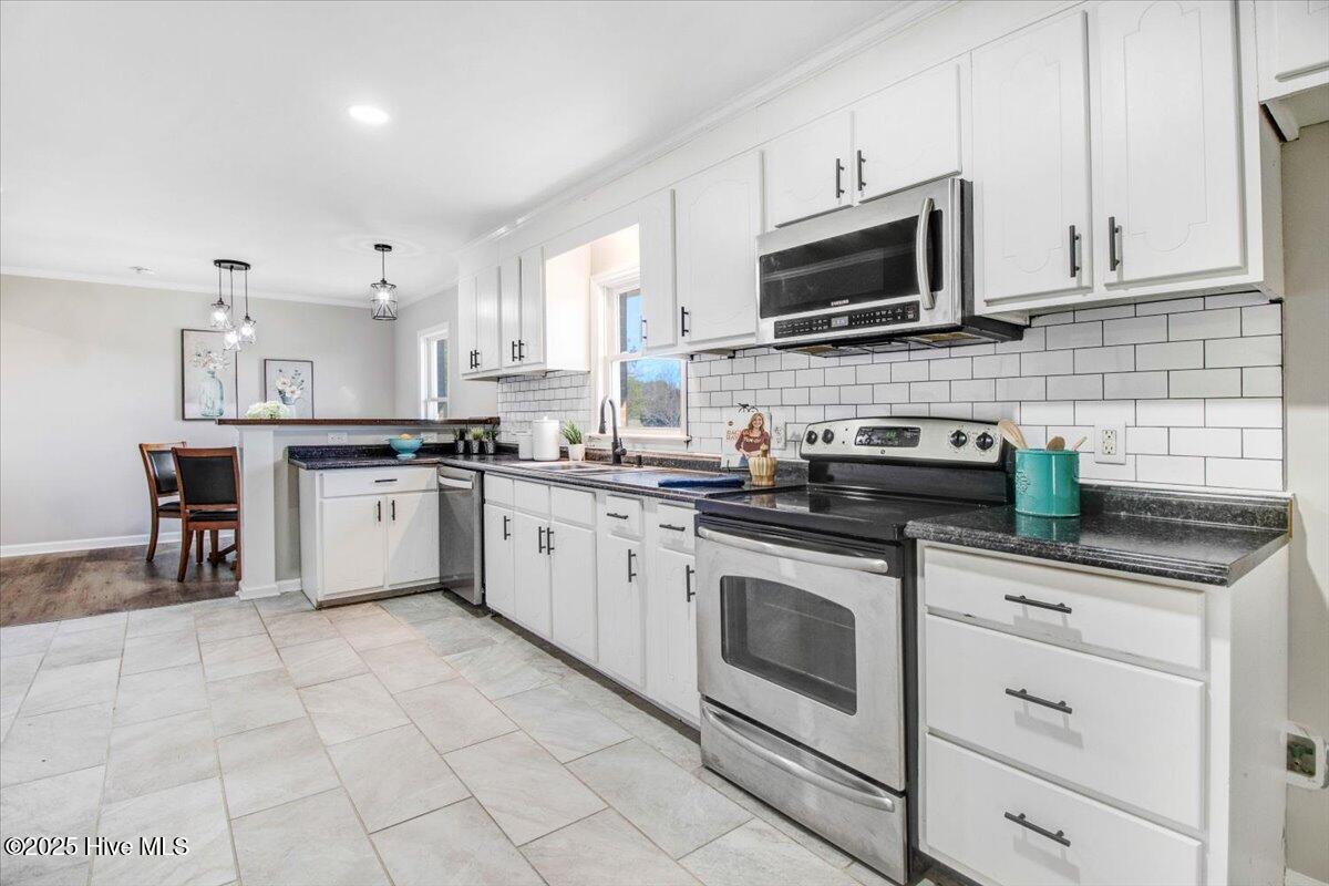 1676 Tommys Road Property Photo 3