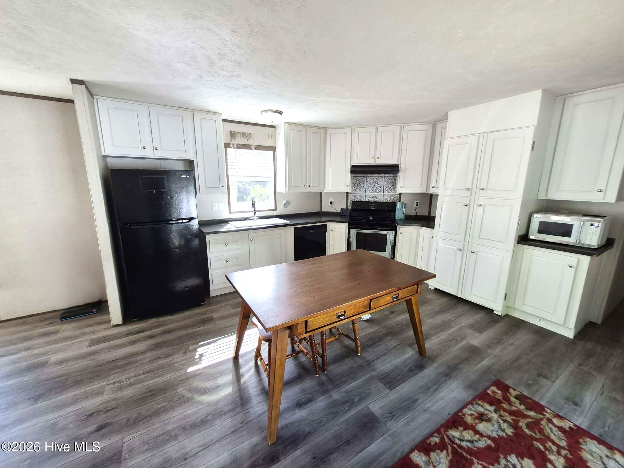 7190 Canetuck Road Property Photo 3