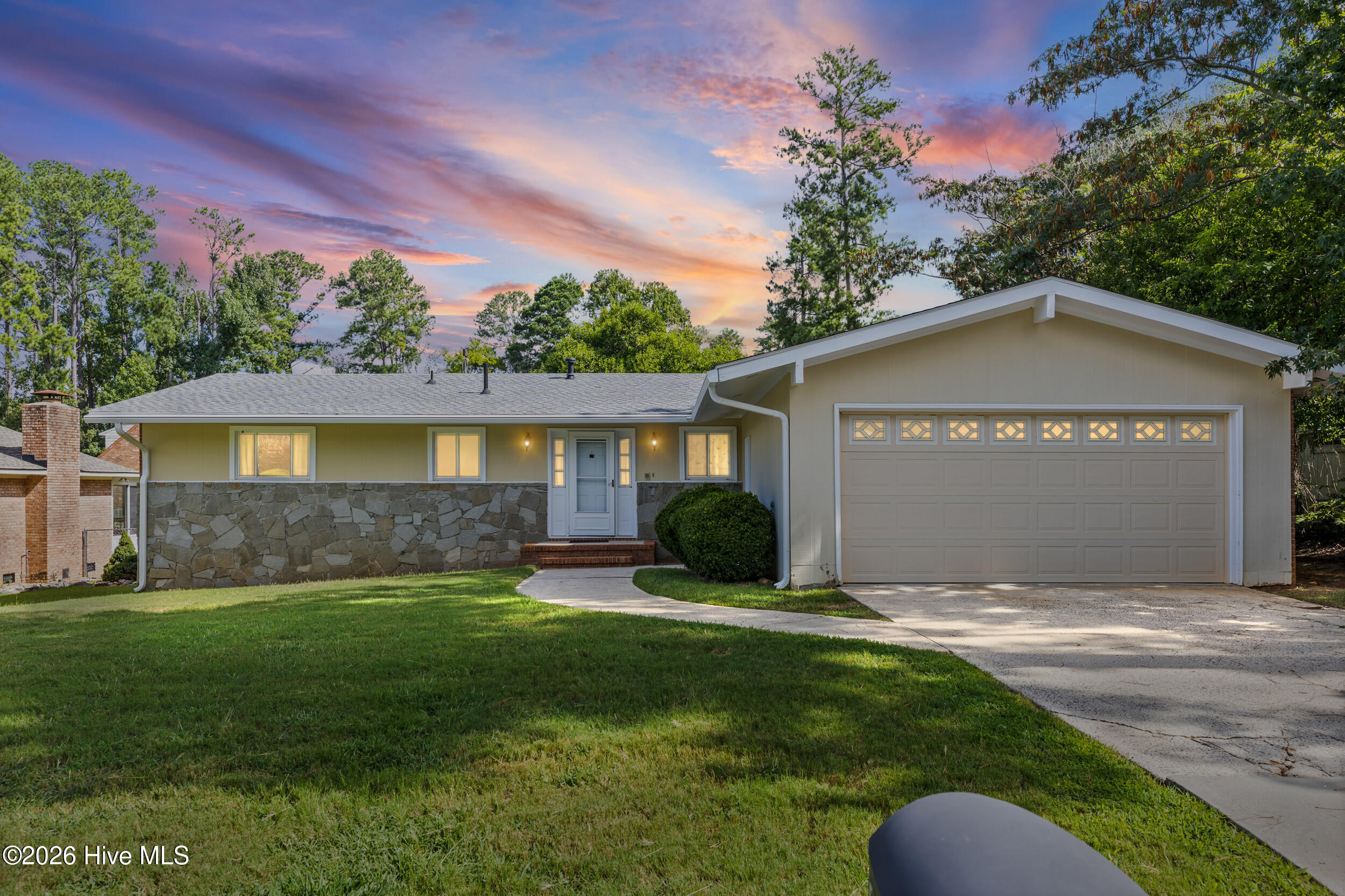 306 E Wynngate Drive Property Photo 1